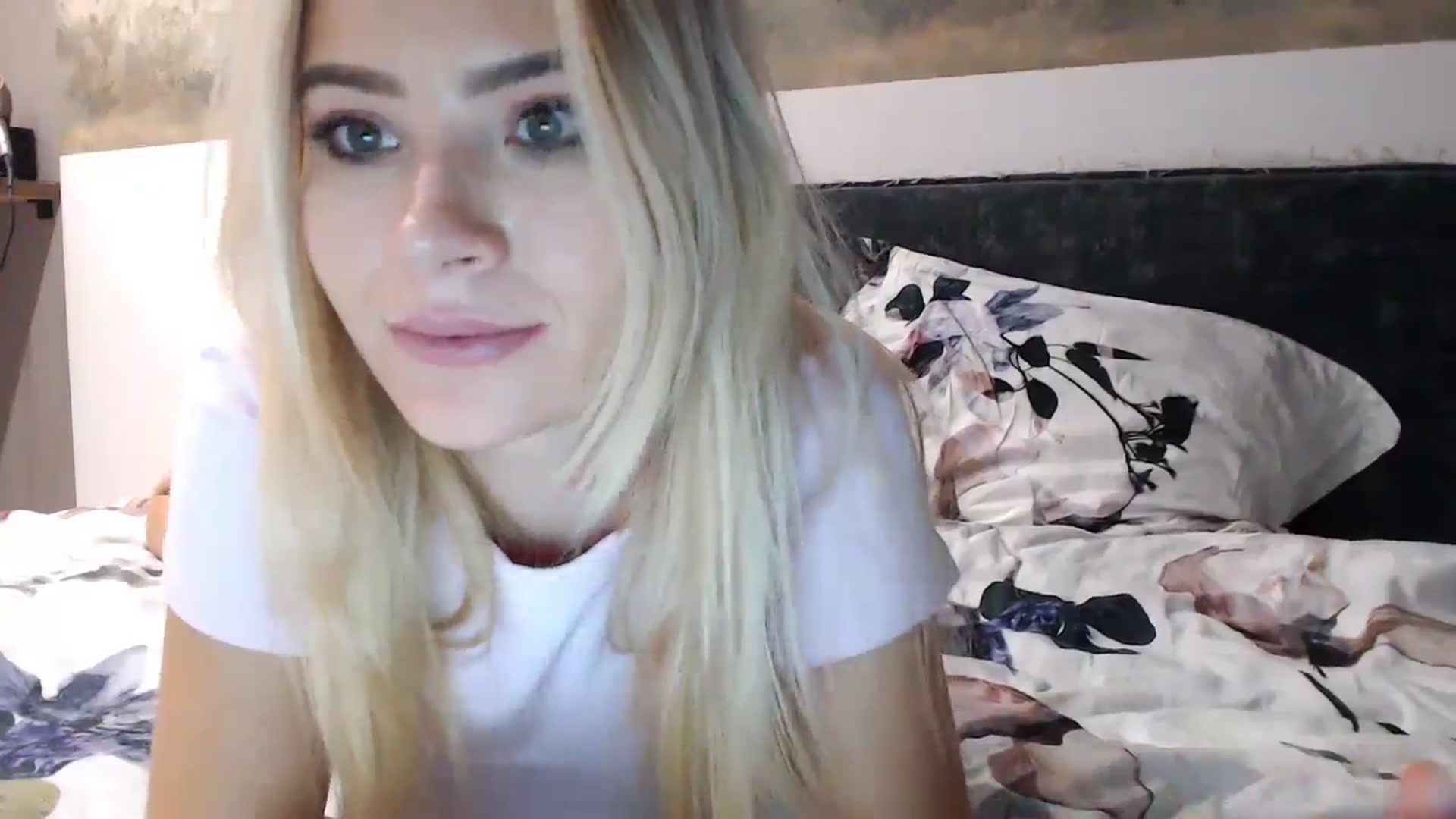 Gallery image thumbnail from fiancee's myfreecams stream on, 12/10/2024, 05:02 image 12 of 20