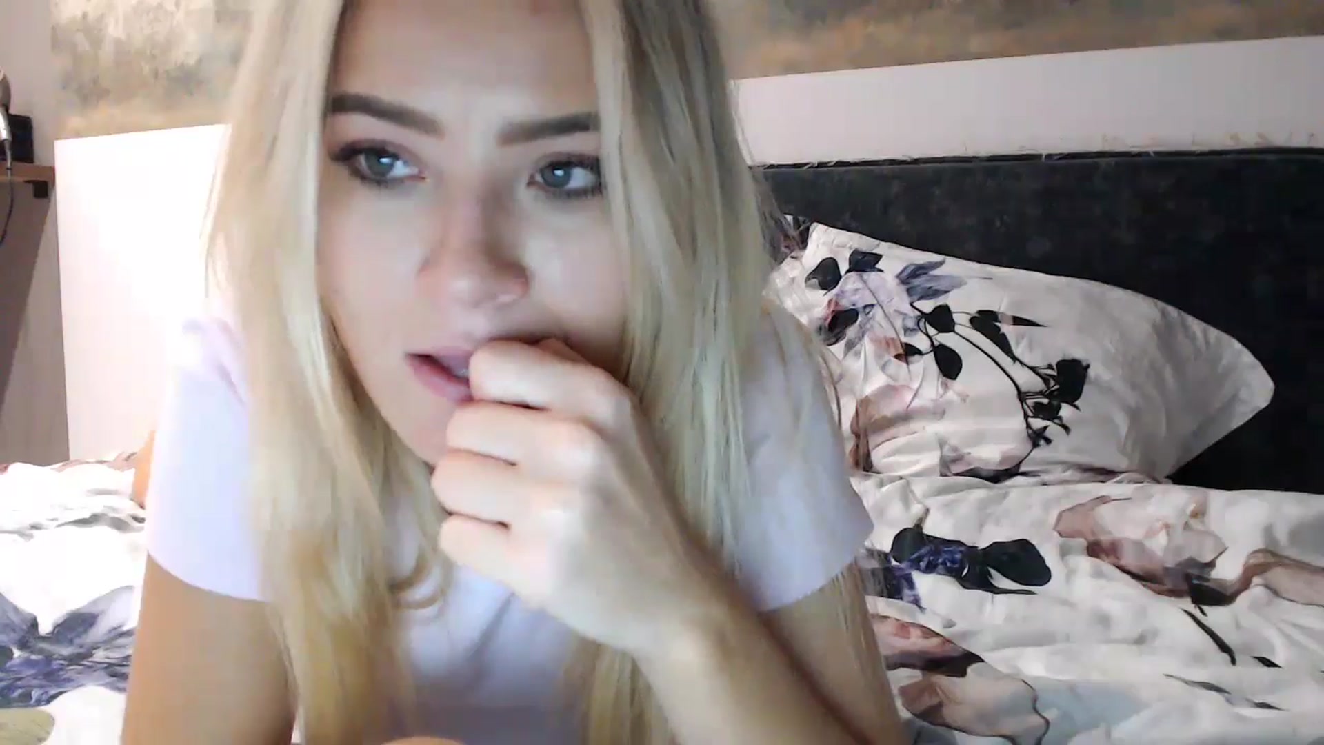 Gallery image thumbnail from fiancee's myfreecams stream on, 12/10/2024, 05:02 image 13 of 20