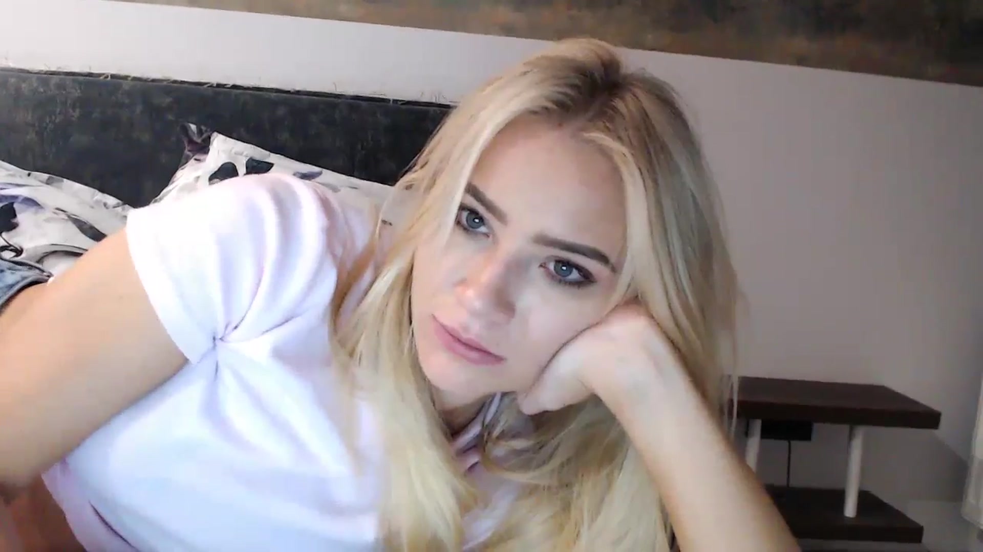 Gallery image thumbnail from fiancee's myfreecams stream on, 12/10/2024, 05:02 image 7 of 20