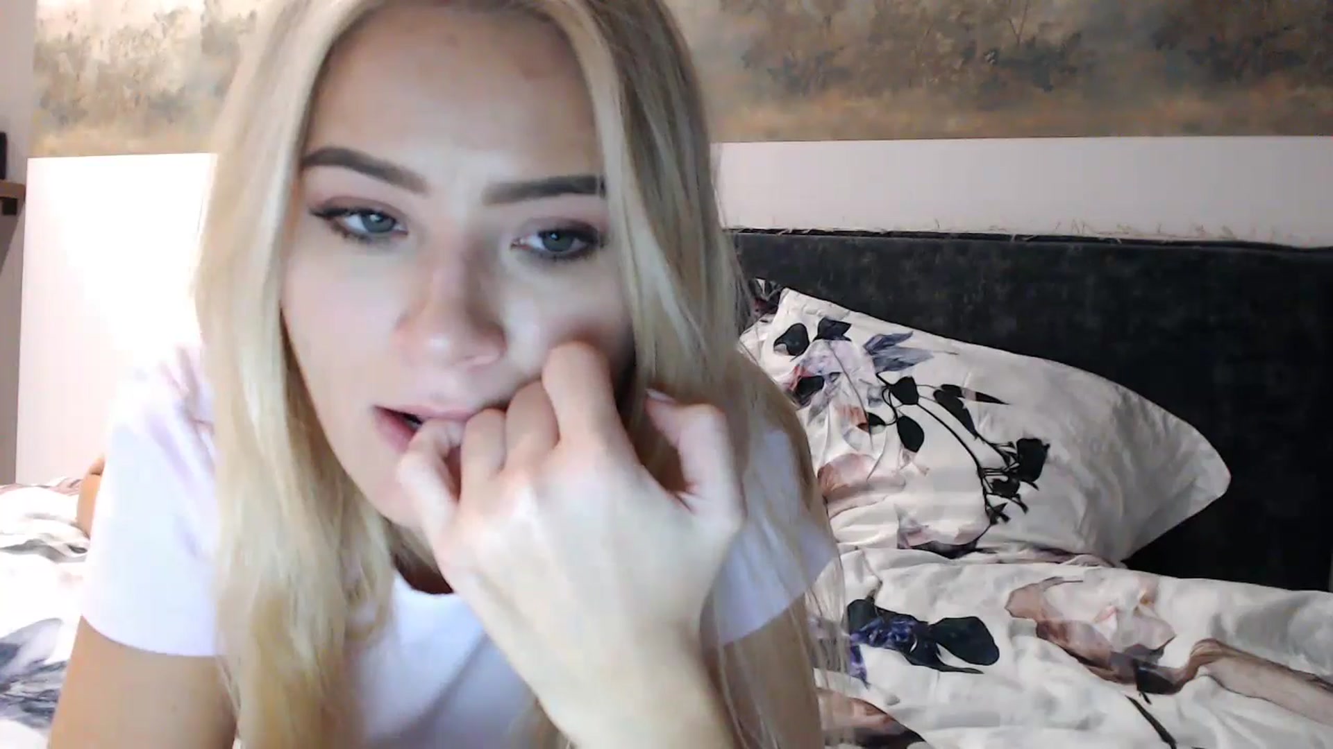 Gallery image thumbnail from fiancee's myfreecams stream on, 12/10/2024, 05:02 image 9 of 20