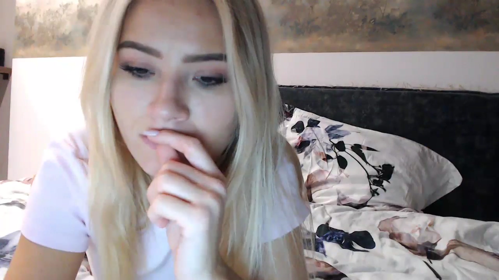 Gallery image thumbnail from fiancee's myfreecams stream on, 12/10/2024, 05:02 image 10 of 20