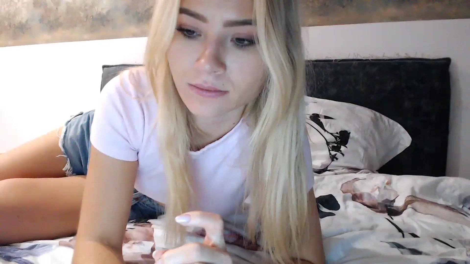Gallery image thumbnail from fiancee's myfreecams stream on, 12/10/2024, 05:02 image 17 of 20