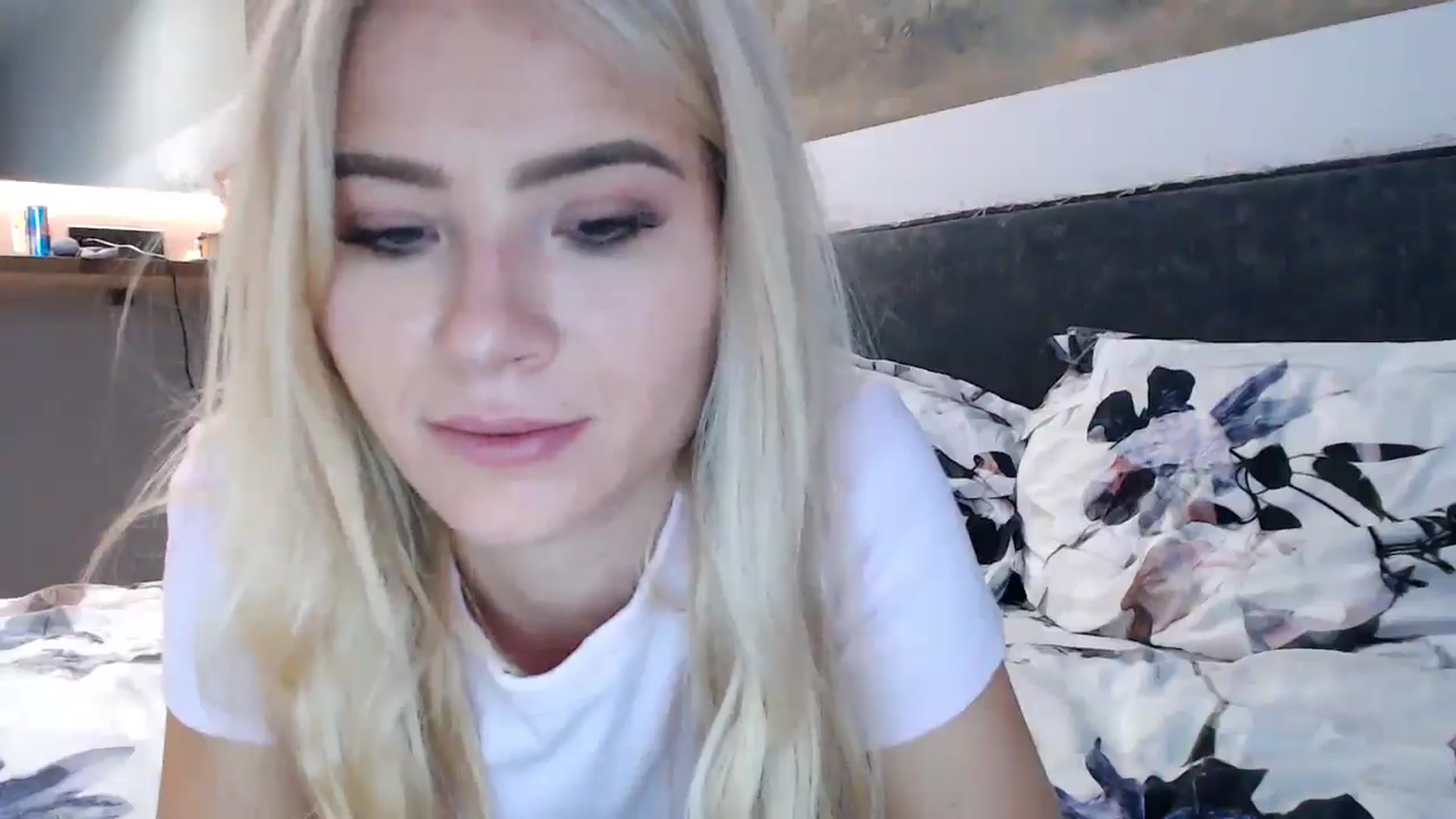 Gallery image thumbnail from fiancee's myfreecams stream on, 12/10/2024, 06:41 image 10 of 20