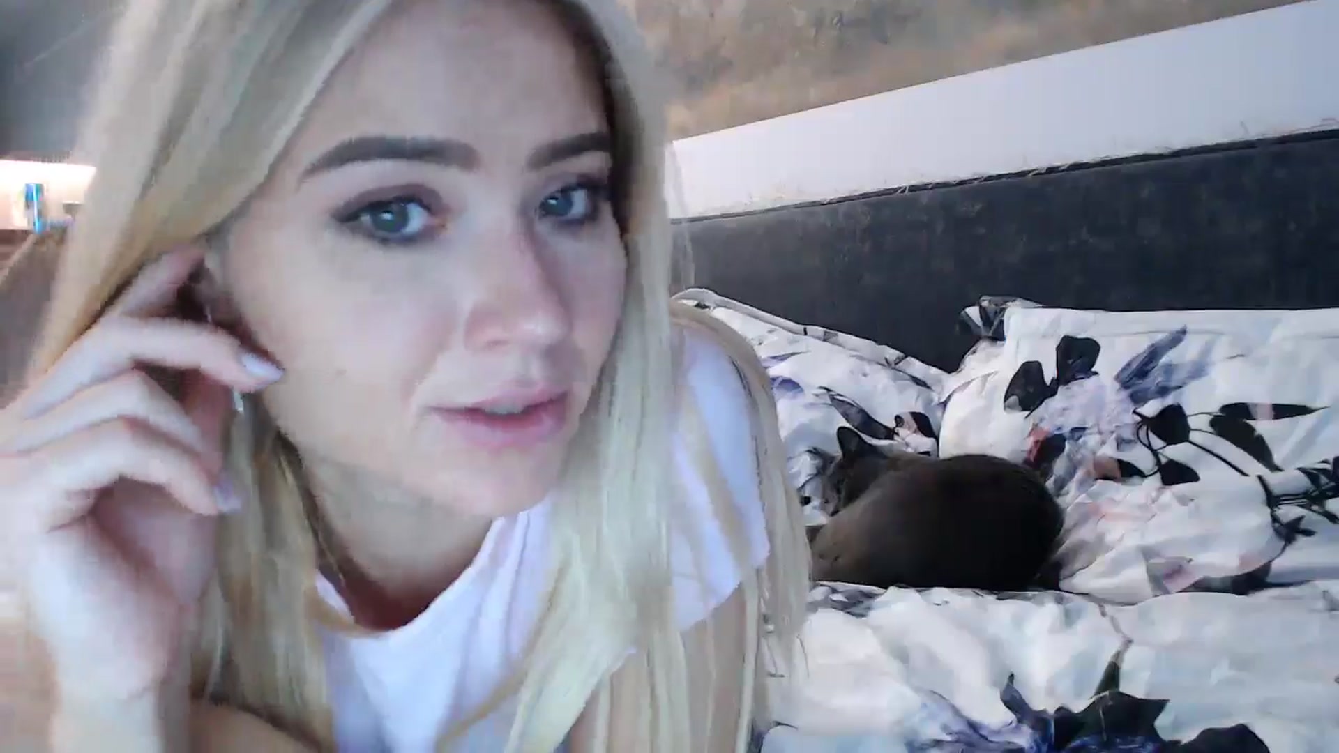 Gallery image thumbnail from fiancee's myfreecams stream on, 12/10/2024, 06:41 image 16 of 20