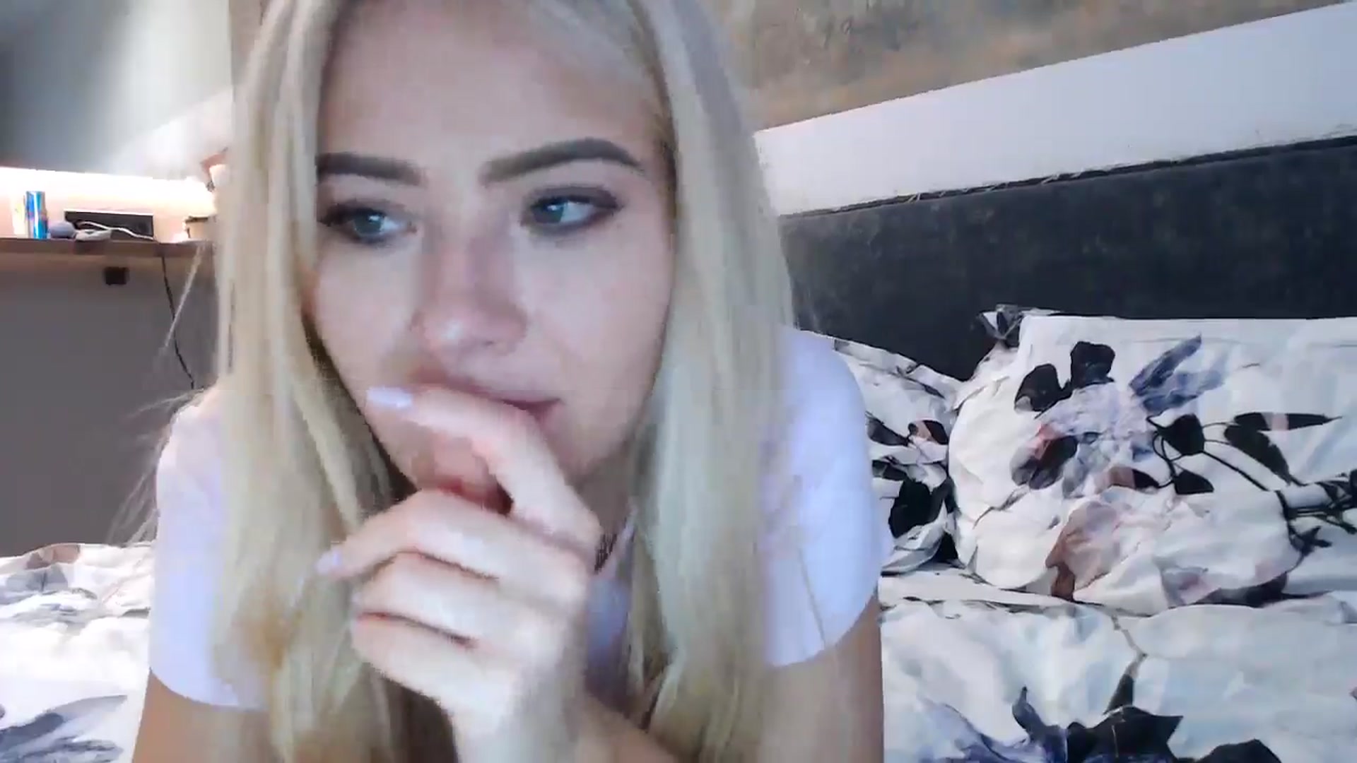 Gallery image thumbnail from fiancee's myfreecams stream on, 12/10/2024, 06:41 image 12 of 20