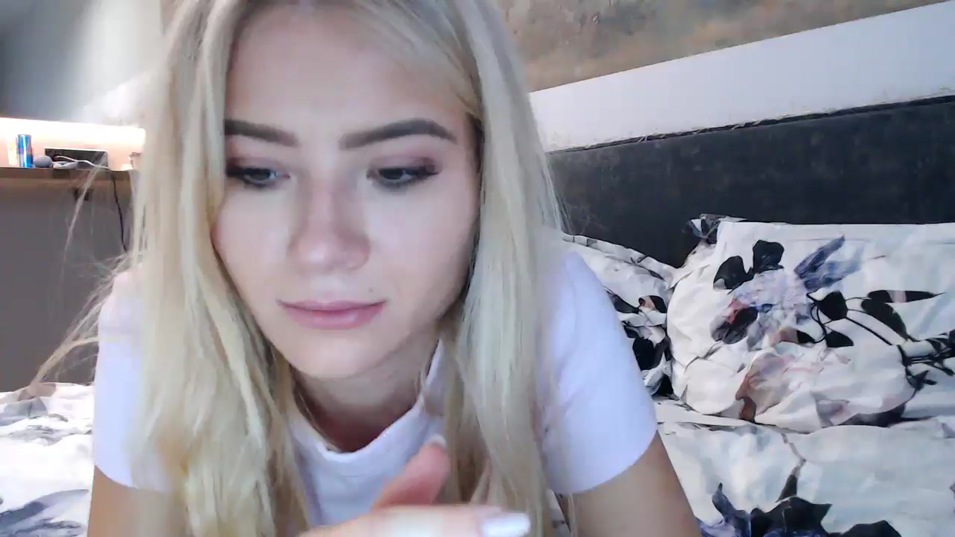 Gallery image thumbnail from fiancee's myfreecams stream on, 12/10/2024, 06:41 image 11 of 20