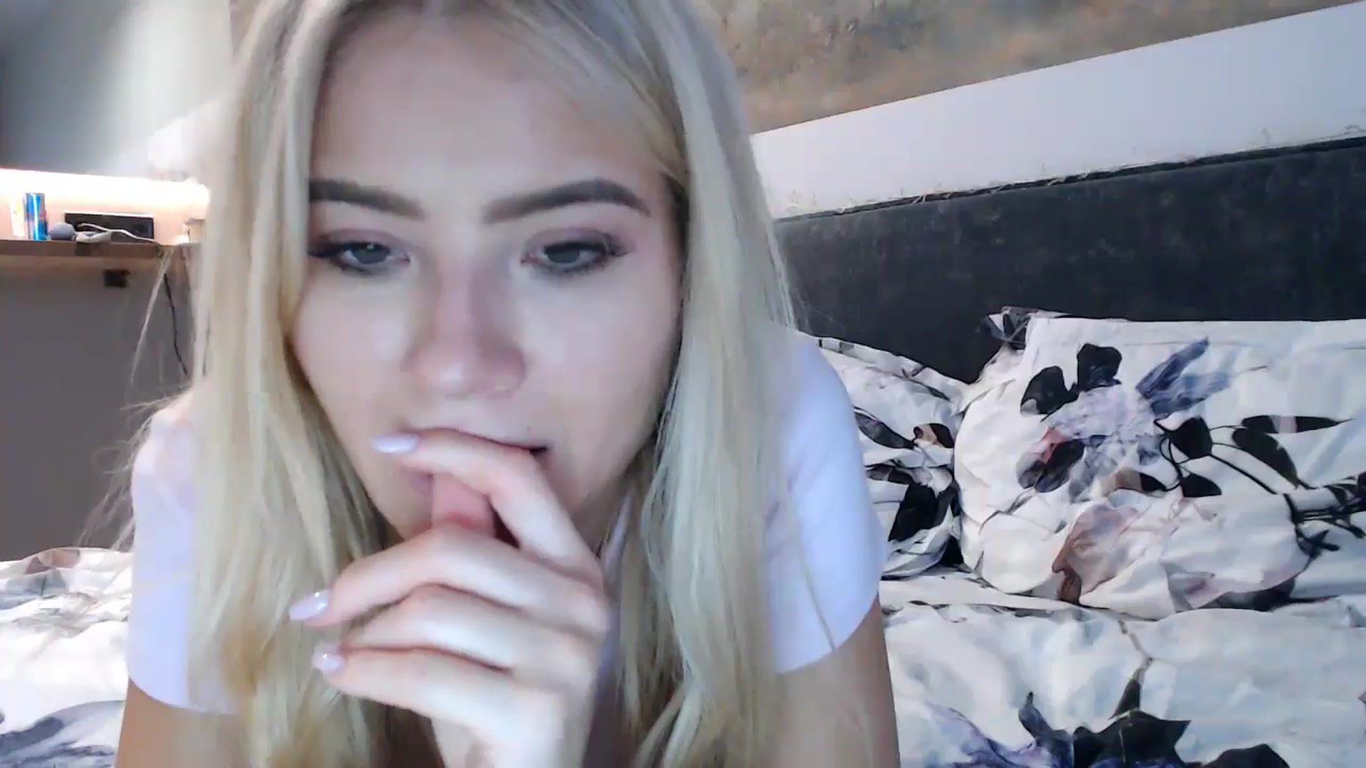 Gallery image thumbnail from fiancee's myfreecams stream on, 12/10/2024, 06:41 image 13 of 20