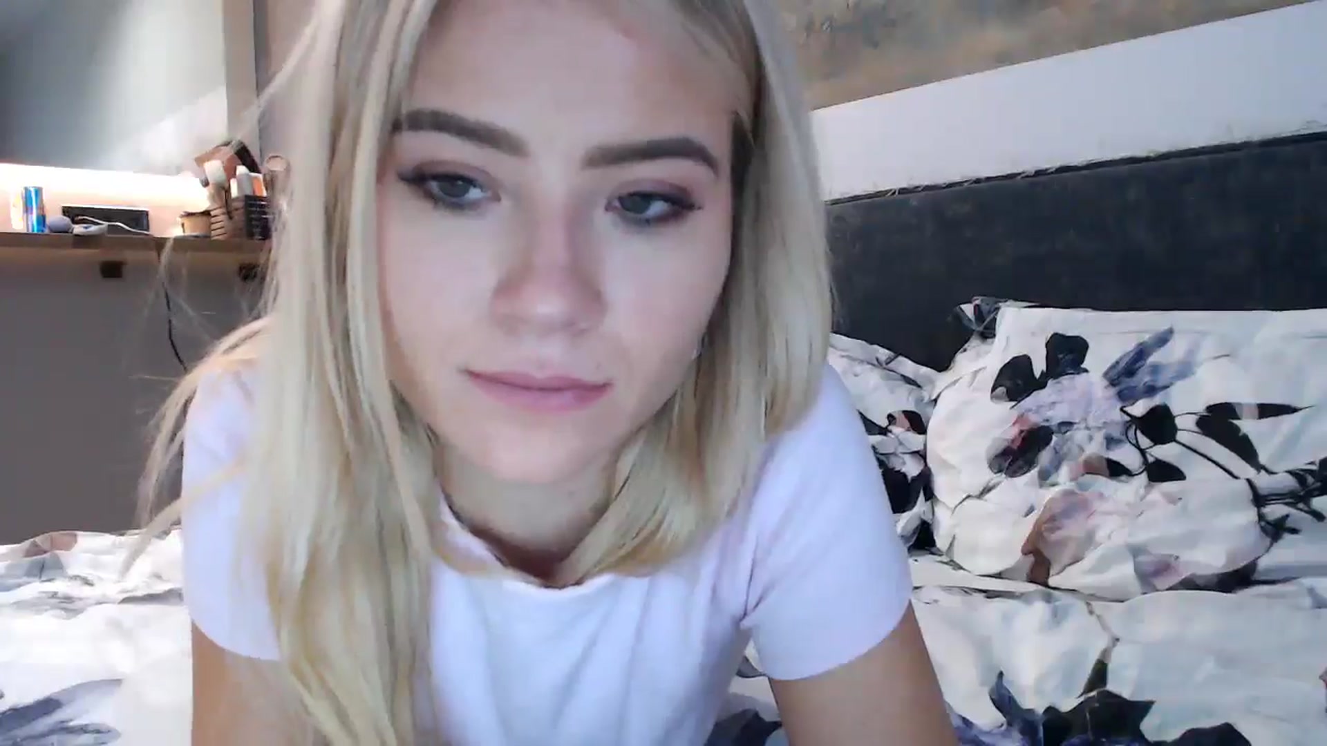 Gallery image thumbnail from fiancee's myfreecams stream on, 12/10/2024, 06:41 image 8 of 20