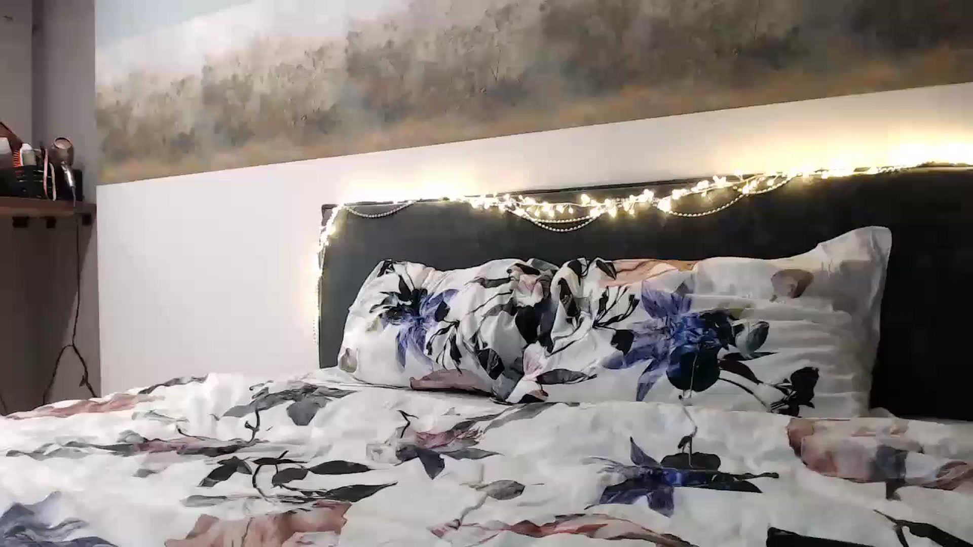 Gallery image thumbnail from fiancee's myfreecams stream on, 12/14/2024, 04:21 image 16 of 20