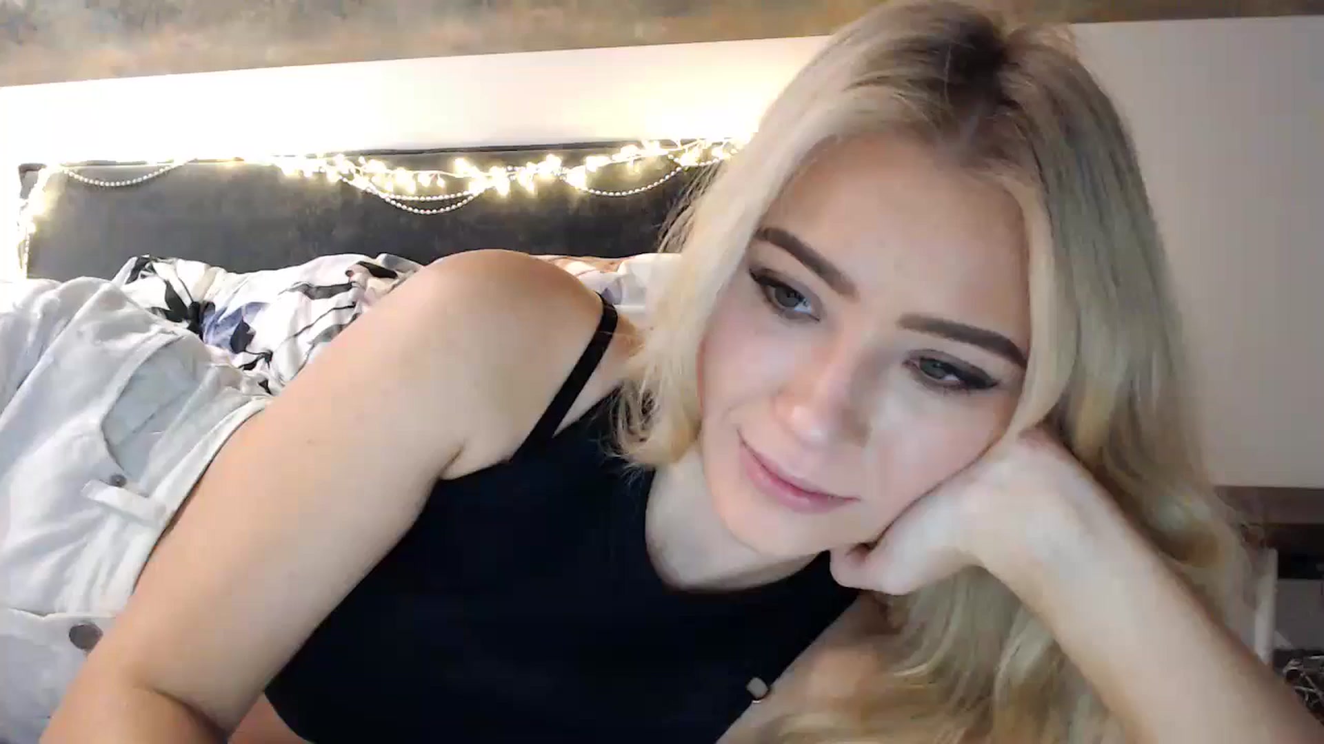 Gallery image thumbnail from fiancee's myfreecams stream on, 12/14/2024, 04:21 image 8 of 20