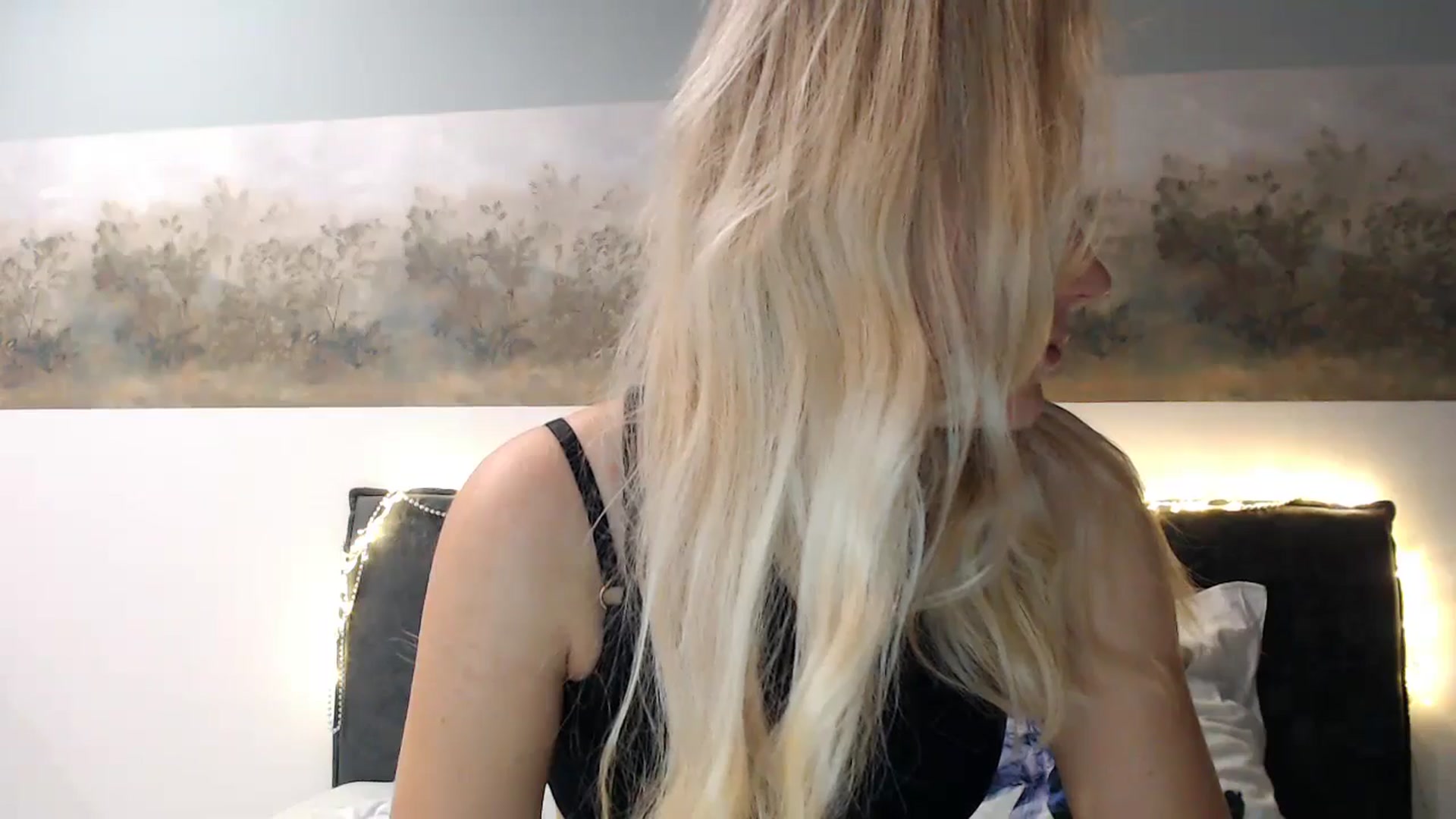 Gallery image thumbnail from fiancee's myfreecams stream on, 12/14/2024, 04:21 image 18 of 20