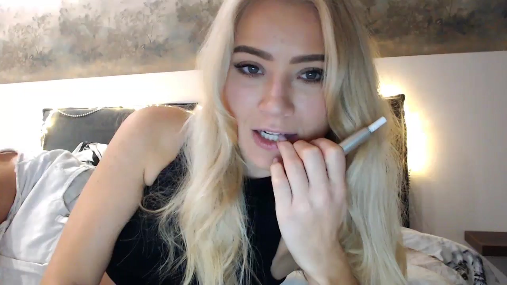 Gallery image thumbnail from fiancee's myfreecams stream on, 12/14/2024, 04:21 image 5 of 20