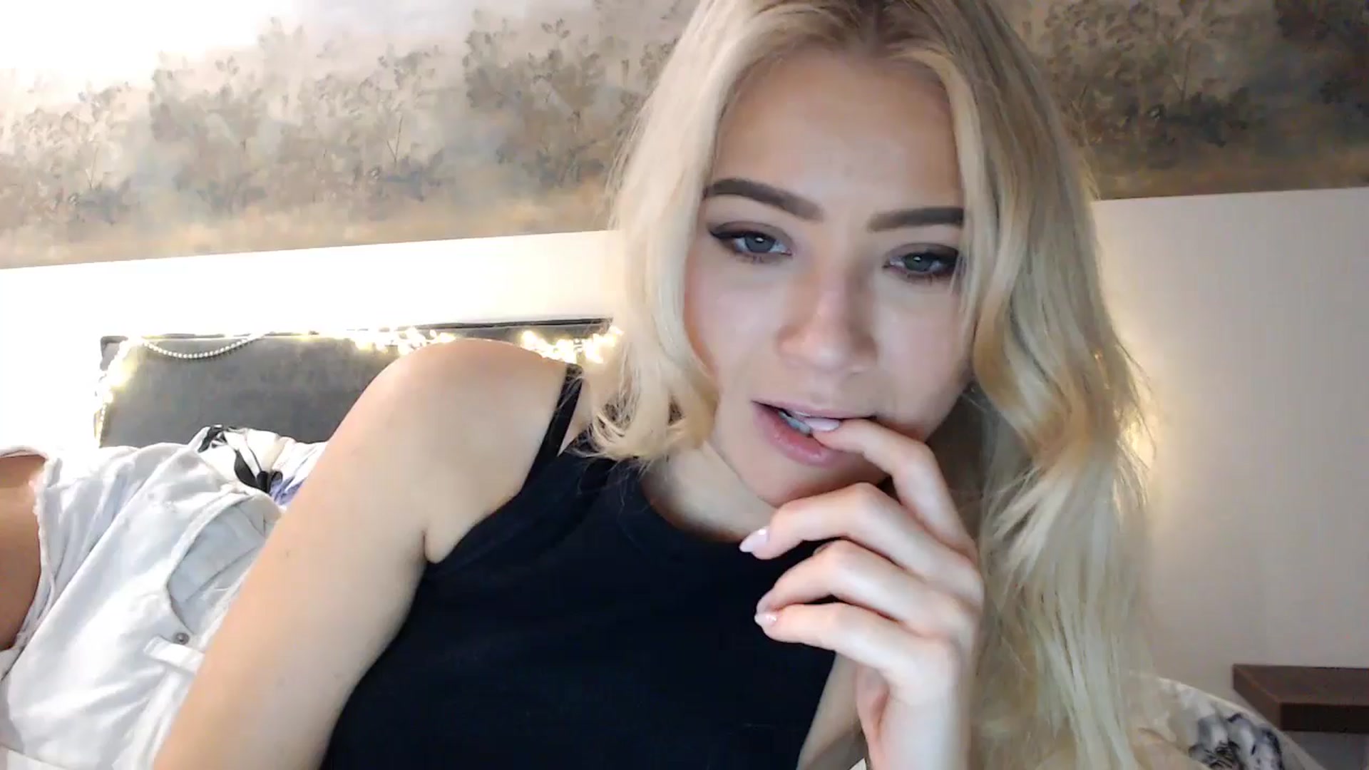 Gallery image thumbnail from fiancee's myfreecams stream on, 12/14/2024, 04:21 image 9 of 20