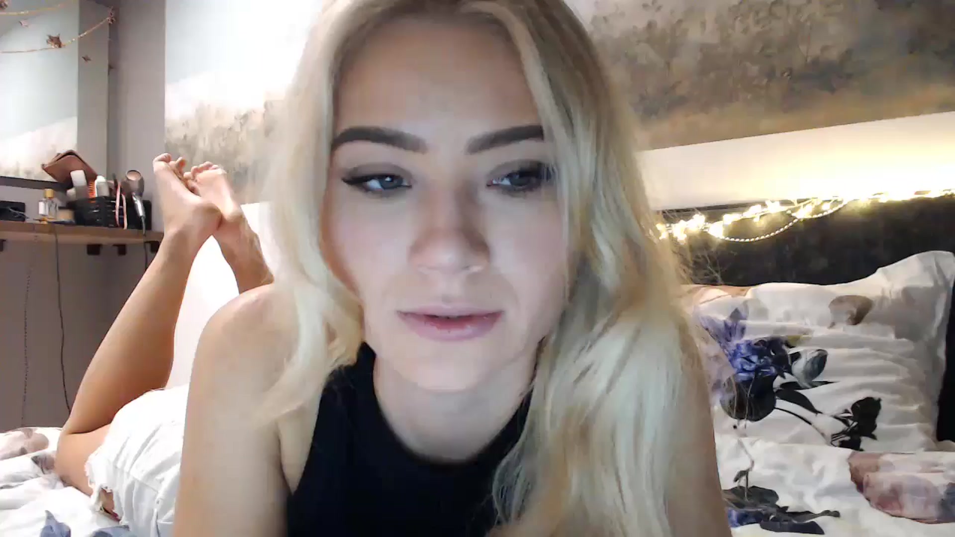 Gallery image thumbnail from fiancee's myfreecams stream on, 12/14/2024, 04:21 image 10 of 20