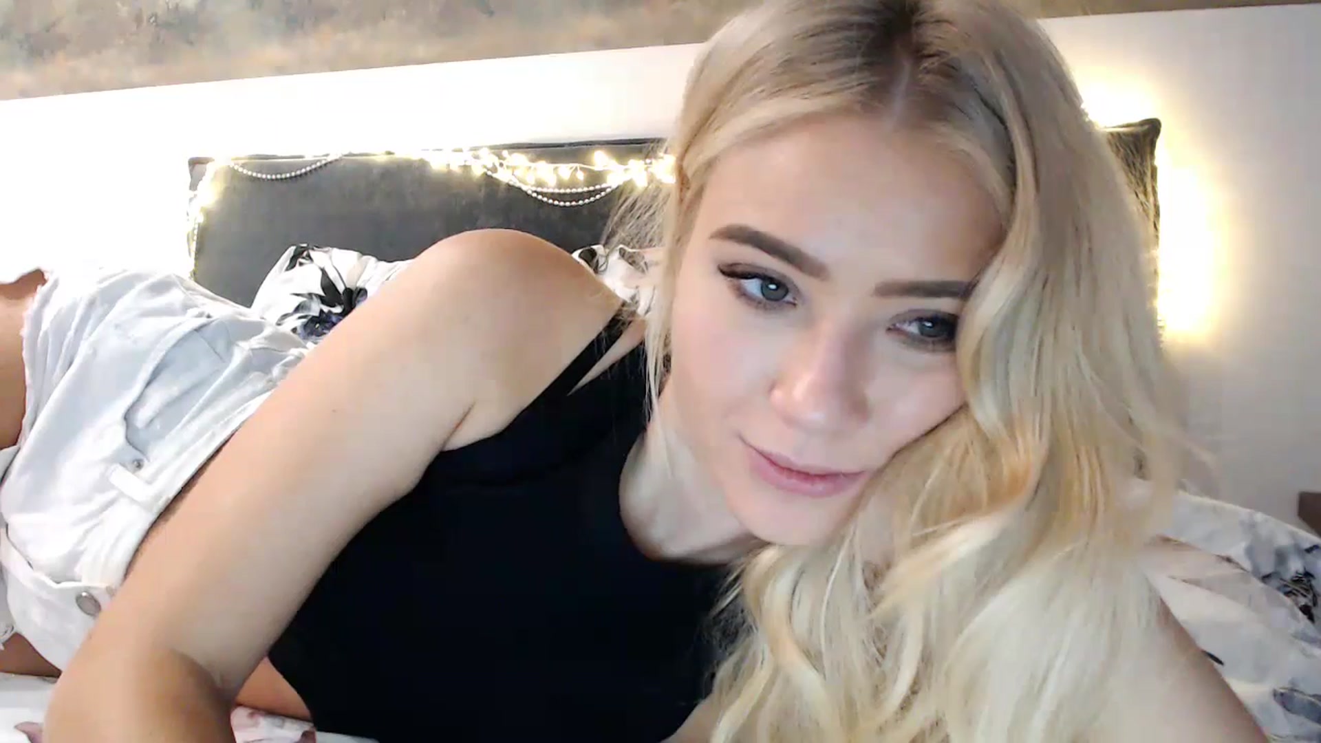 Gallery image thumbnail from fiancee's myfreecams stream on, 12/14/2024, 05:40 image 2 of 20