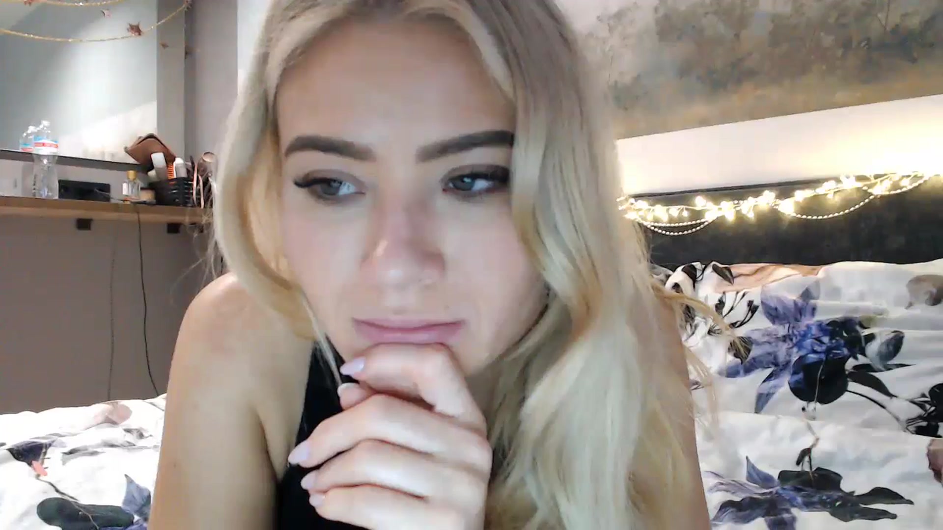 Gallery image thumbnail from fiancee's myfreecams stream on, 12/14/2024, 05:40 image 10 of 20