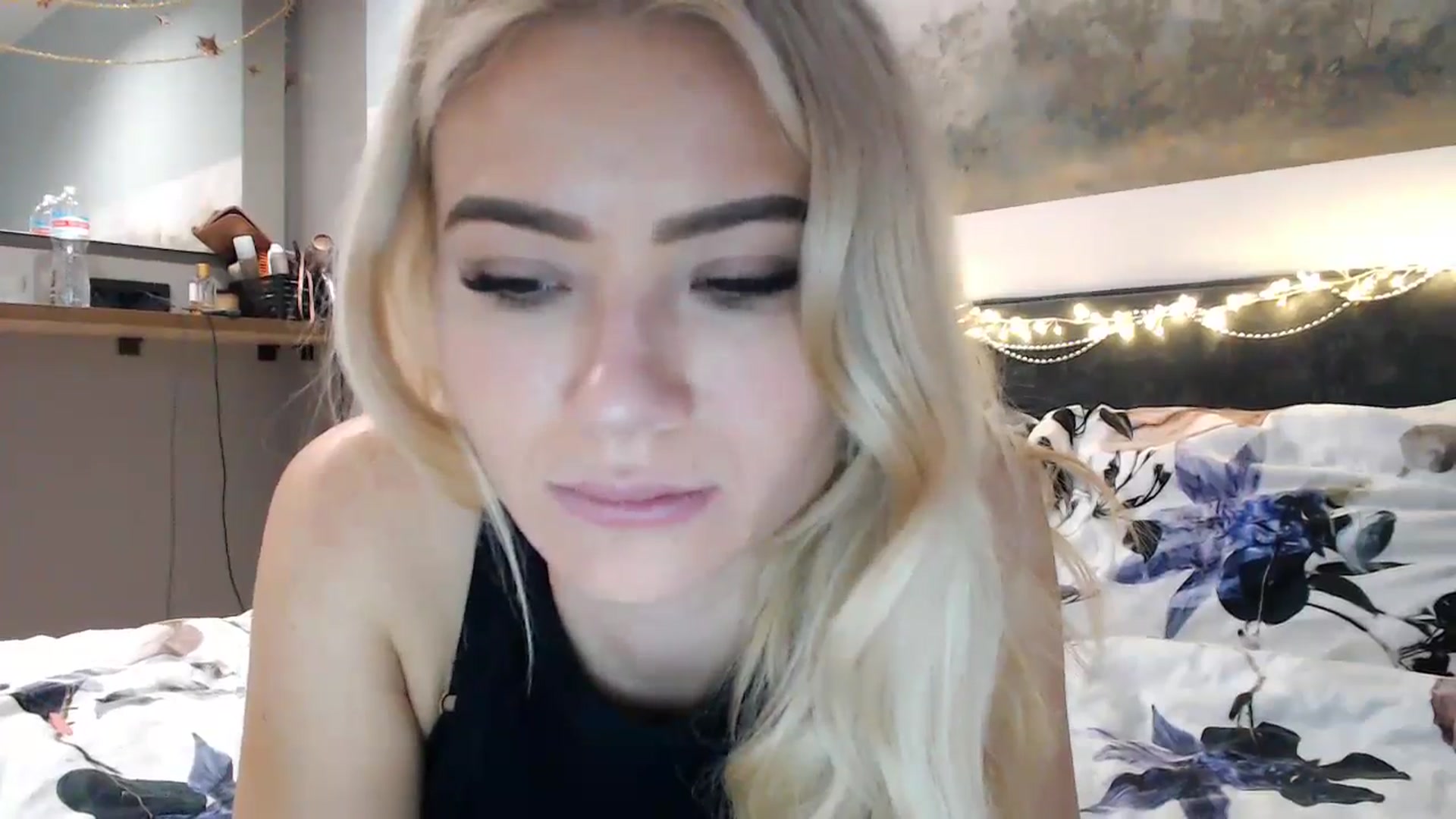 Gallery image thumbnail from fiancee's myfreecams stream on, 12/14/2024, 05:40 image 11 of 20