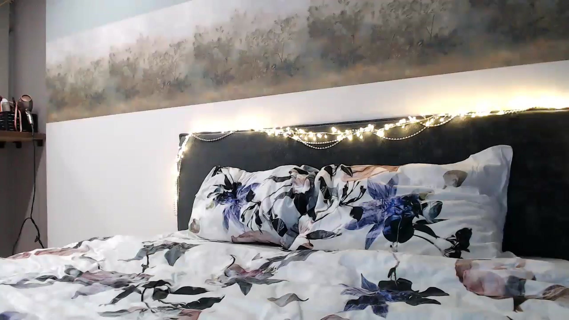 Gallery image thumbnail from fiancee's myfreecams stream on, 12/14/2024, 05:40 image 18 of 20