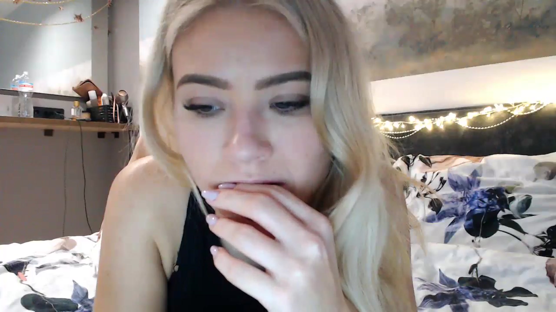 Gallery image thumbnail from fiancee's myfreecams stream on, 12/14/2024, 05:40 image 7 of 20