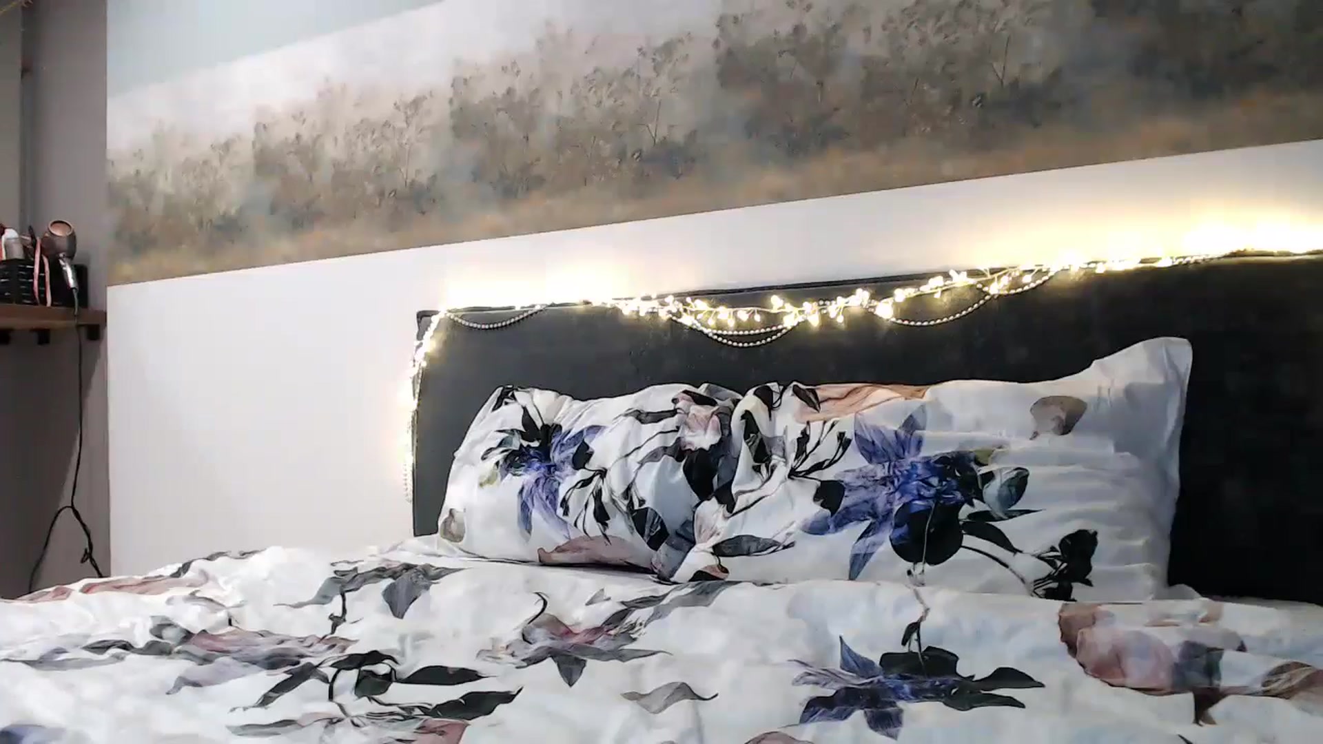 Gallery image thumbnail from fiancee's myfreecams stream on, 12/14/2024, 05:40 image 19 of 20