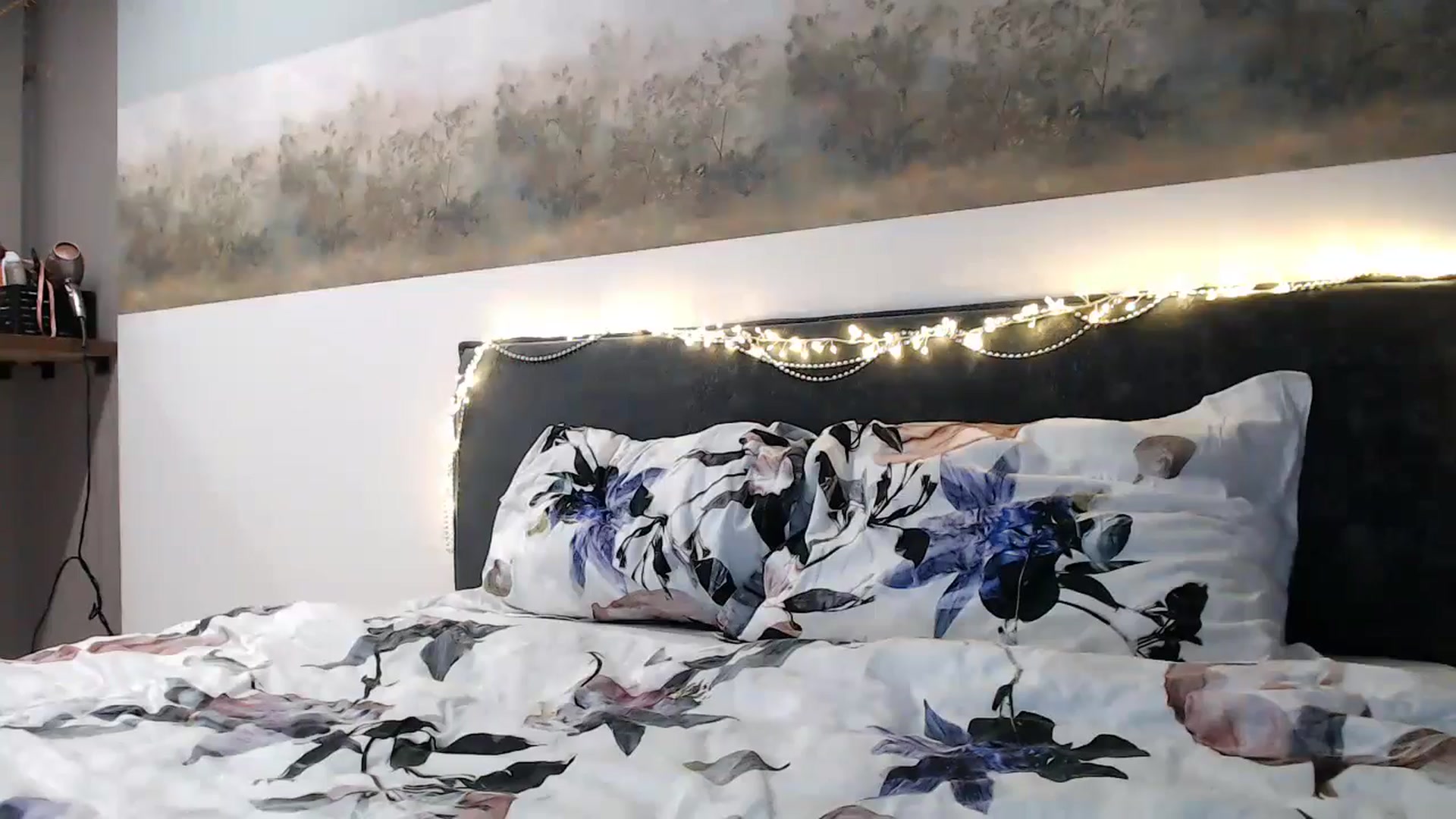 Gallery image thumbnail from fiancee's myfreecams stream on, 12/14/2024, 05:40 image 17 of 20