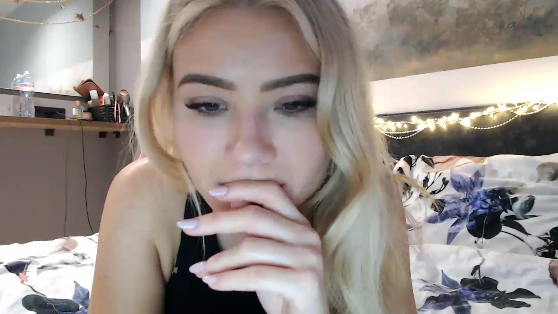 Gallery image thumbnail from fiancee's myfreecams stream on, 12/14/2024, 05:40 image 9 of 20