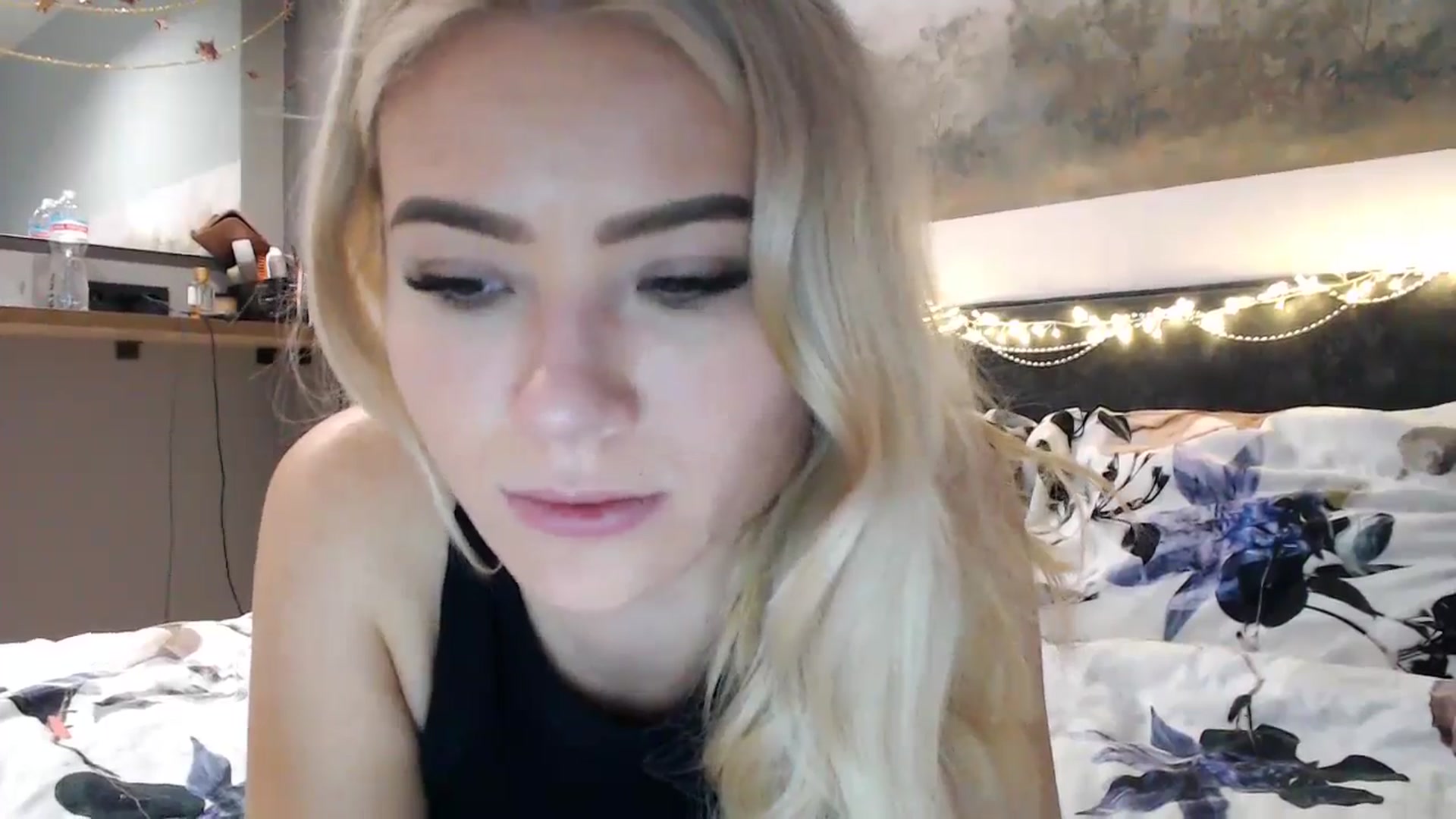 Gallery image thumbnail from fiancee's myfreecams stream on, 12/14/2024, 05:40 image 4 of 20