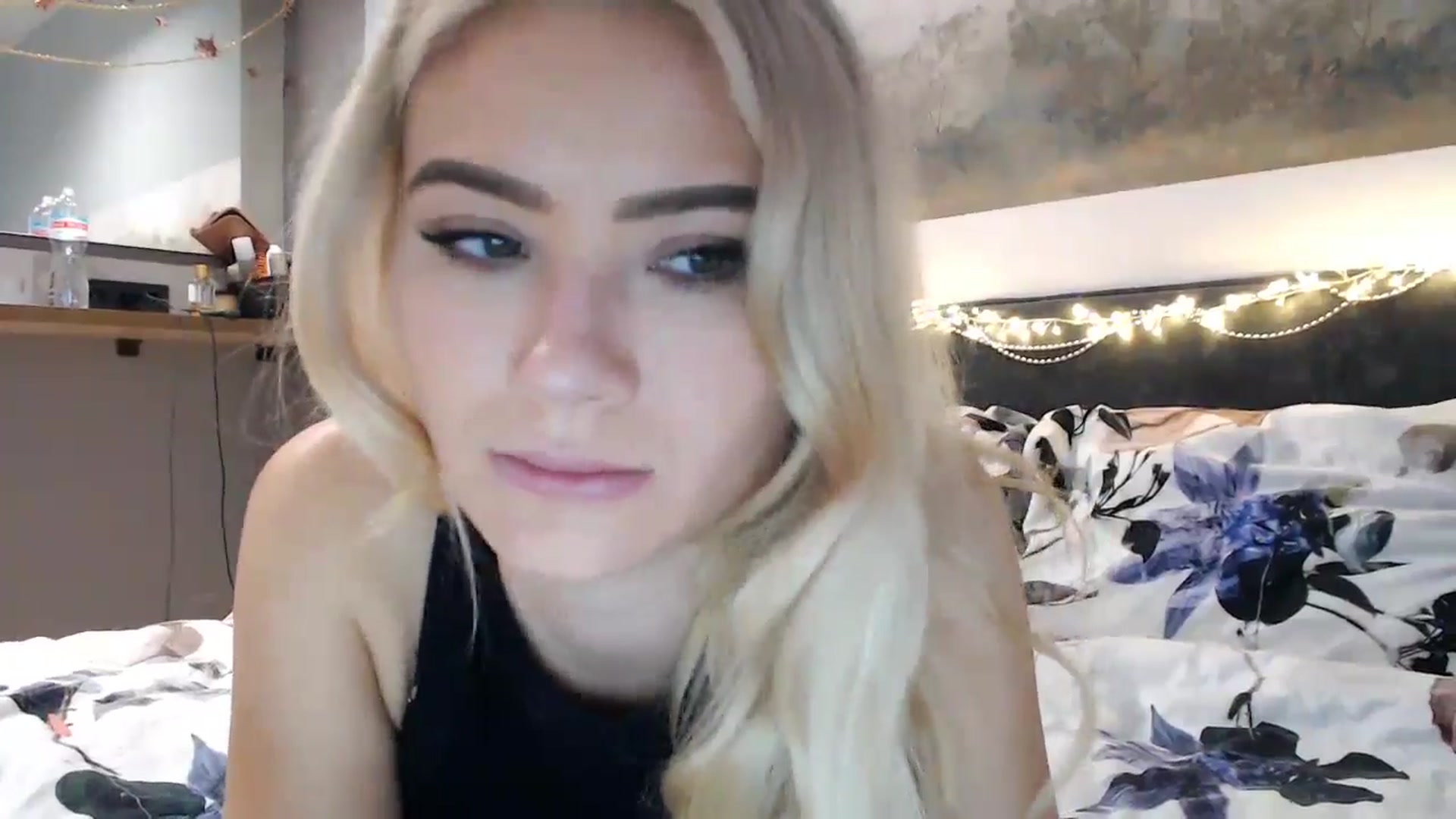 Gallery image thumbnail from fiancee's myfreecams stream on, 12/14/2024, 05:40 image 14 of 20