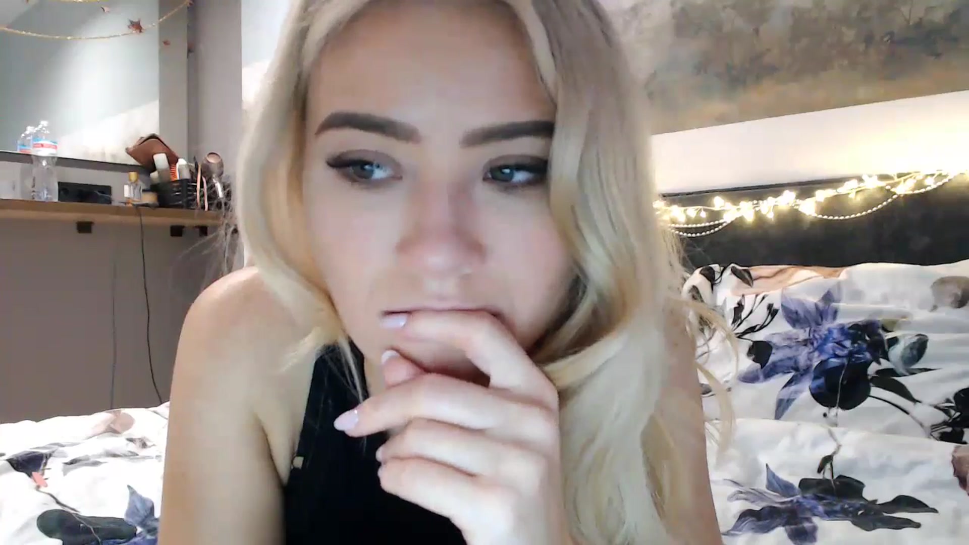 Gallery image thumbnail from fiancee's myfreecams stream on, 12/14/2024, 05:40 image 13 of 20