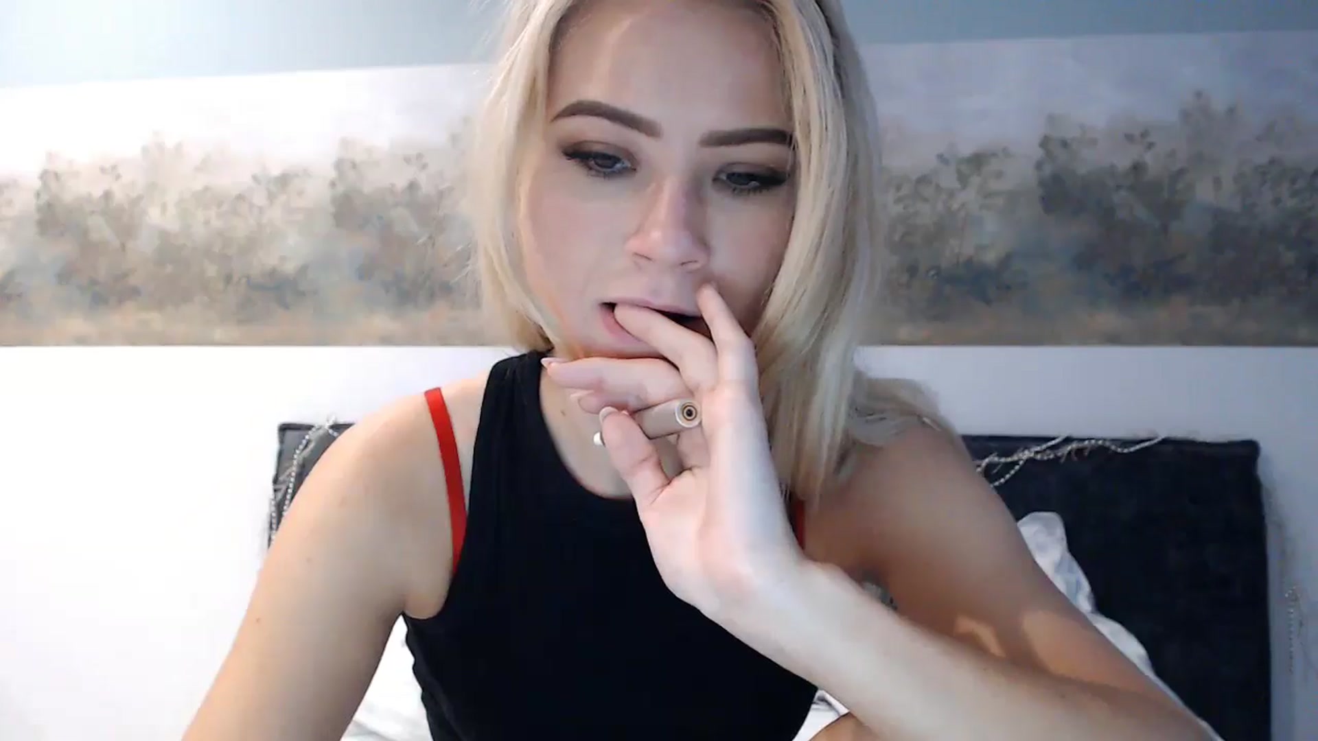 Gallery image thumbnail from fiancee's myfreecams stream on, 12/16/2024, 05:58 image 10 of 20