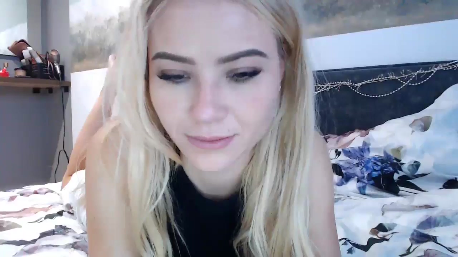 Gallery image thumbnail from fiancee's myfreecams stream on, 12/16/2024, 07:05 image 16 of 20