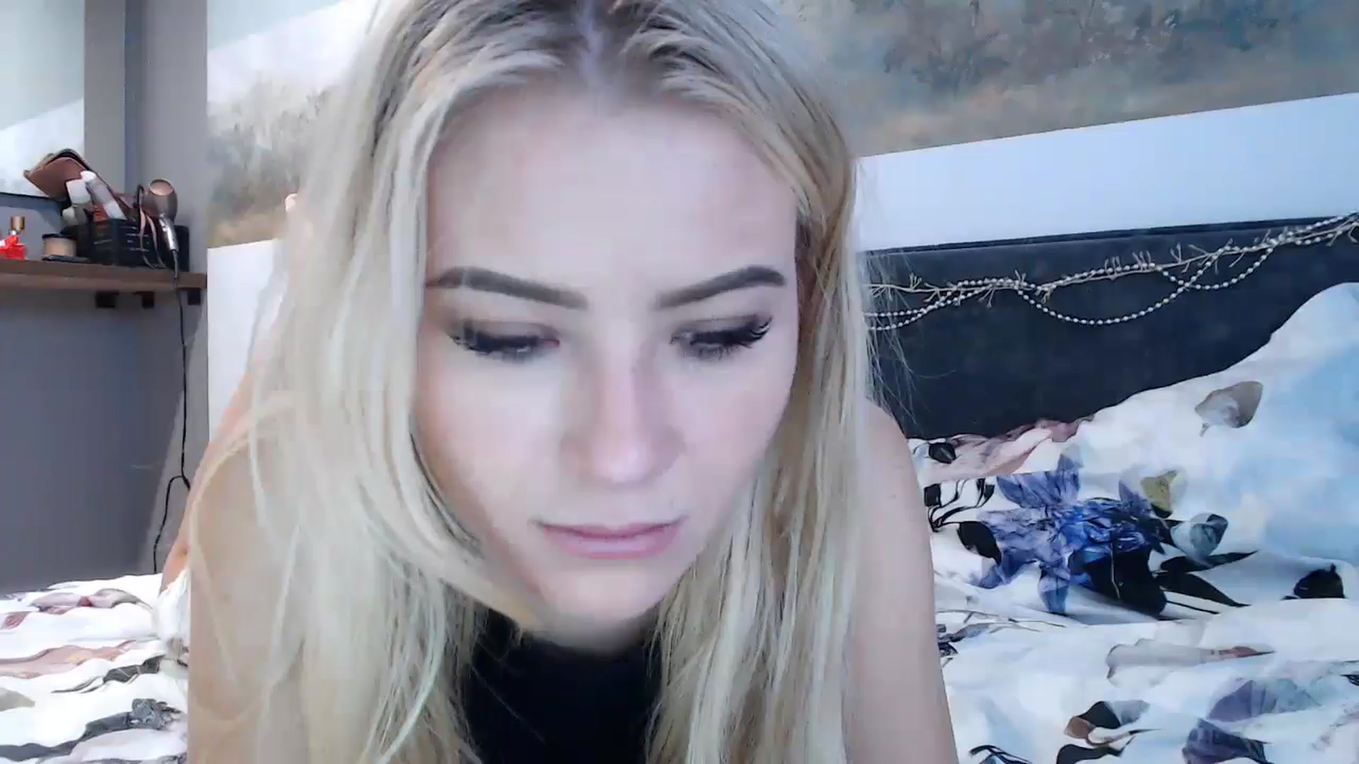Gallery image thumbnail from fiancee's myfreecams stream on, 12/16/2024, 07:05 image 20 of 20
