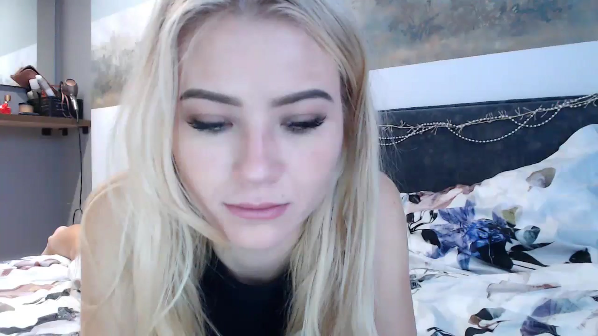 Gallery image thumbnail from fiancee's myfreecams stream on, 12/16/2024, 07:05 image 18 of 20