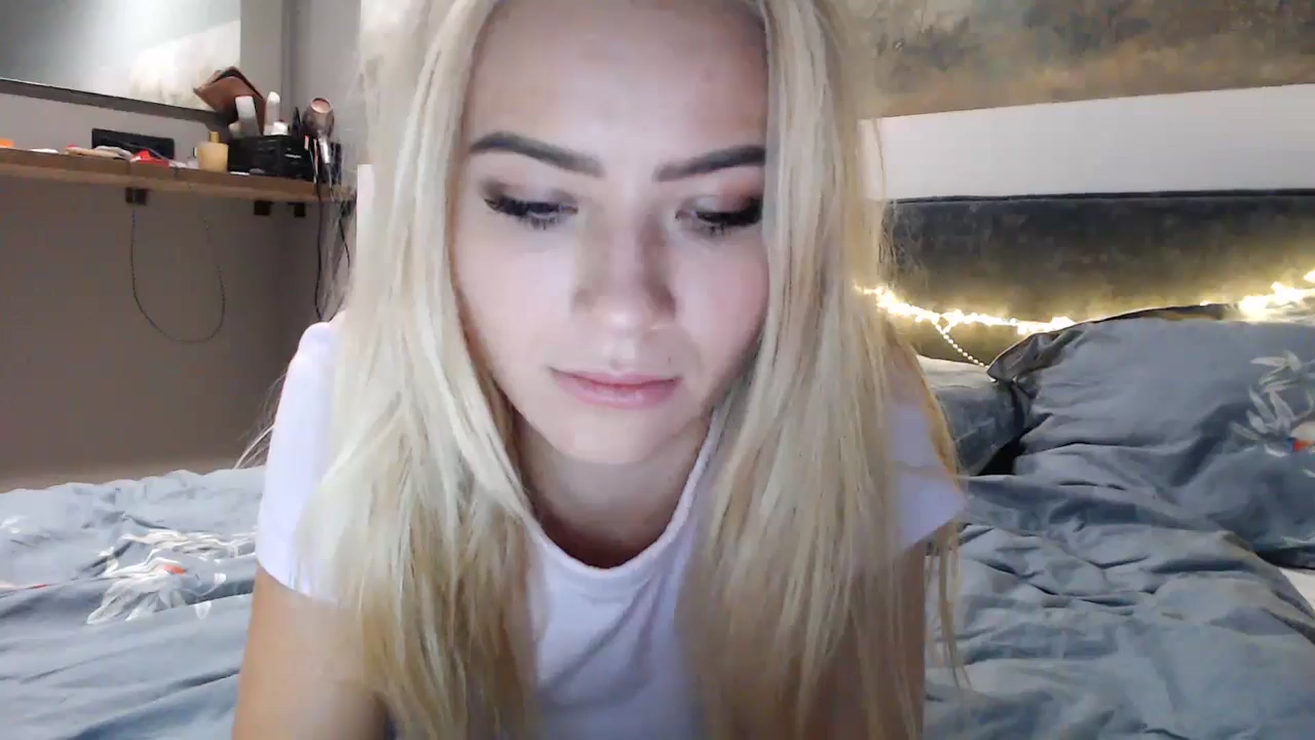 Gallery image thumbnail from fiancee's myfreecams stream on, 12/21/2024, 06:00 image 18 of 20