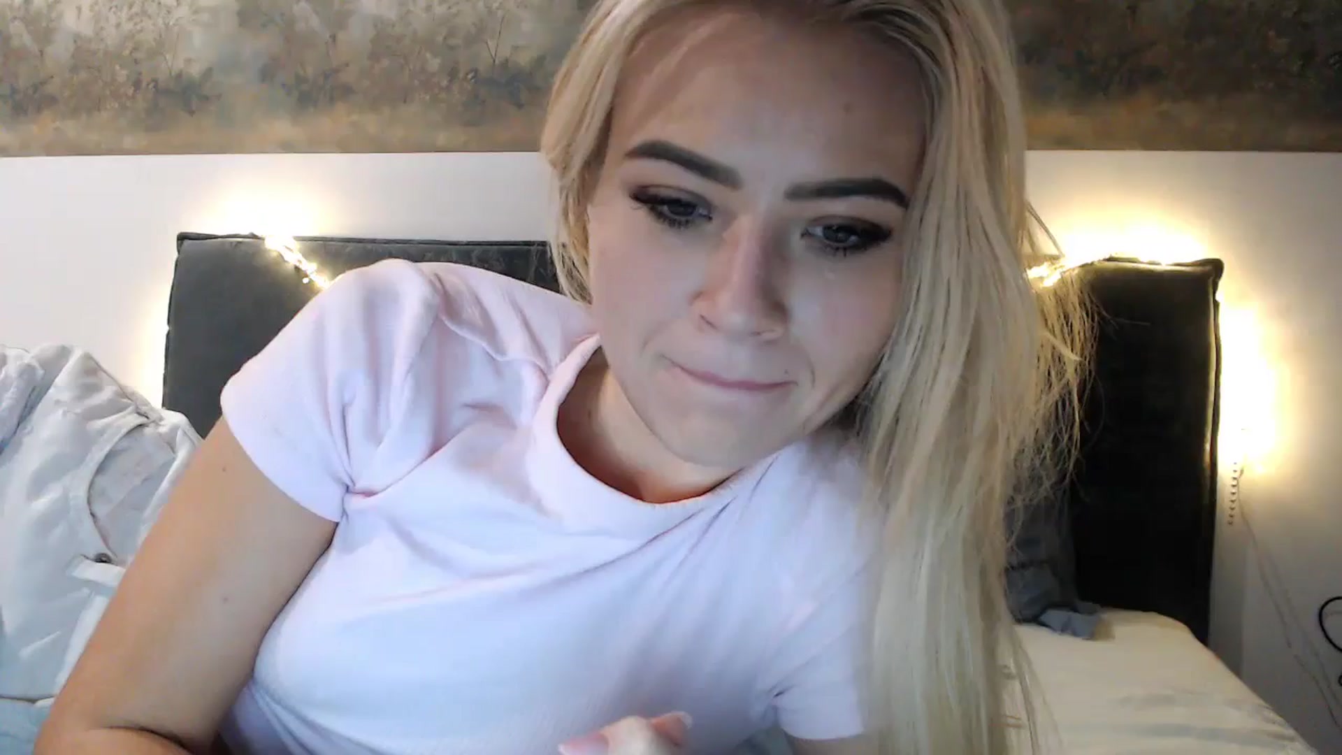 Gallery image thumbnail from fiancee's myfreecams stream on, 12/21/2024, 06:00 image 7 of 20