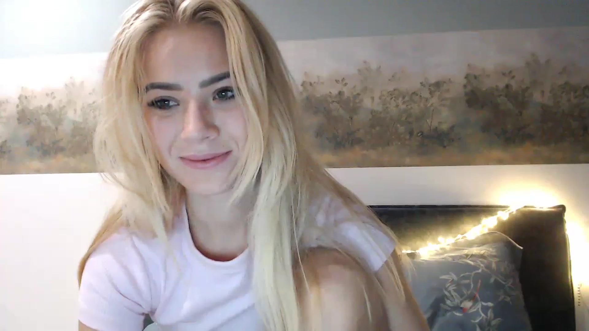 Gallery image thumbnail from fiancee's myfreecams stream on, 12/21/2024, 06:00 image 10 of 20