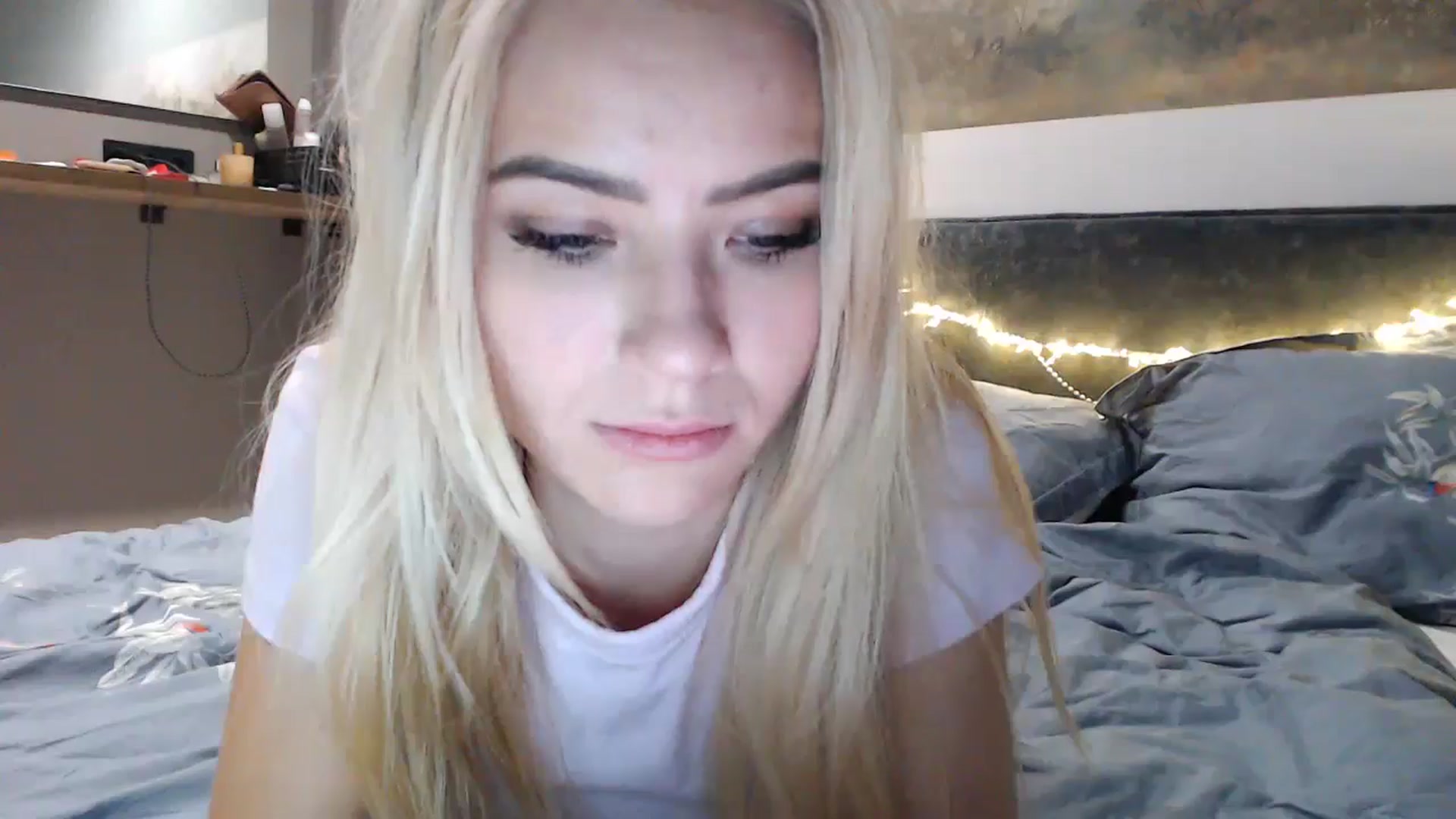 Gallery image thumbnail from fiancee's myfreecams stream on, 12/21/2024, 06:00 image 19 of 20