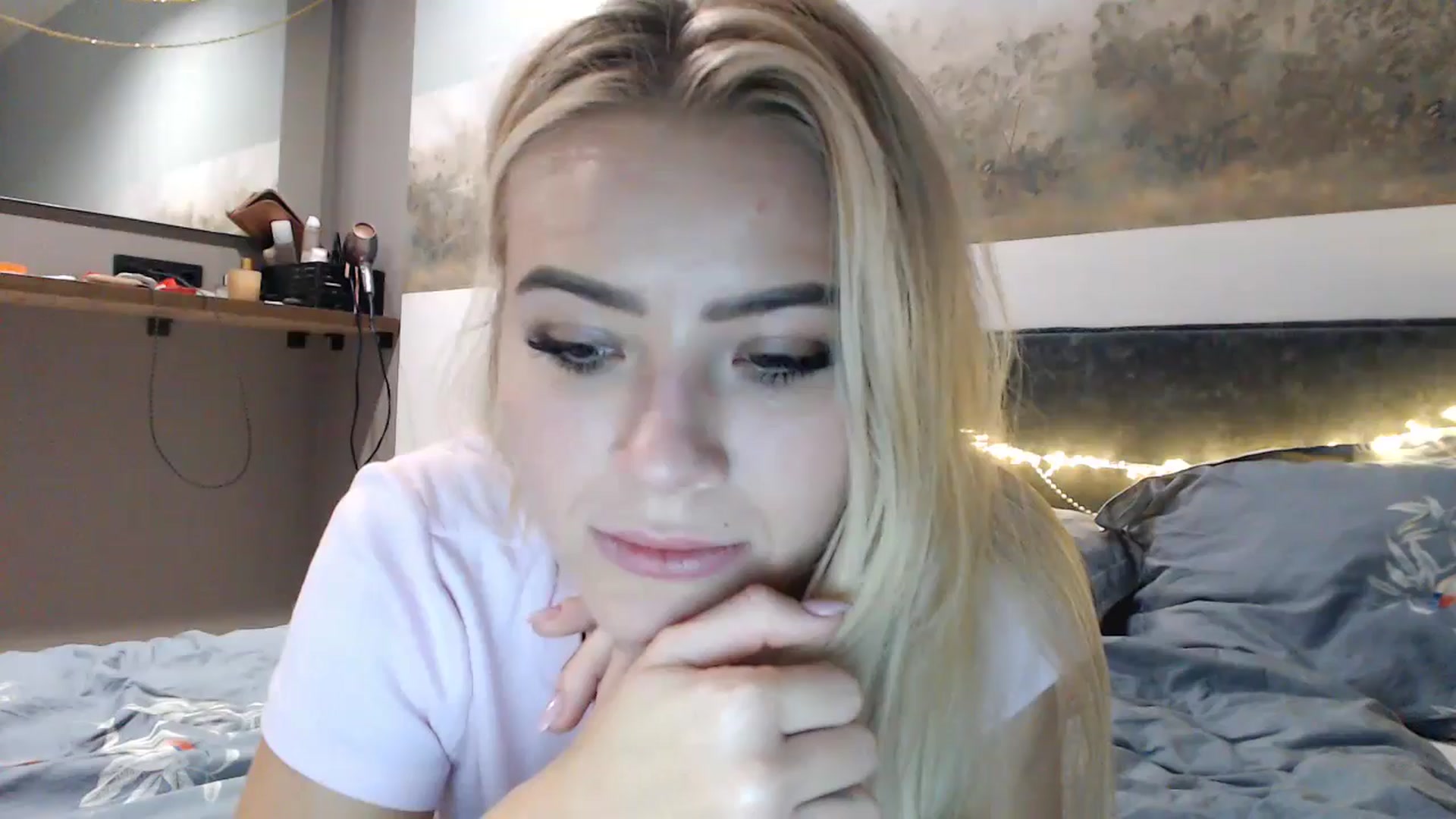 Gallery image thumbnail from fiancee's myfreecams stream on, 12/21/2024, 06:00 image 17 of 20