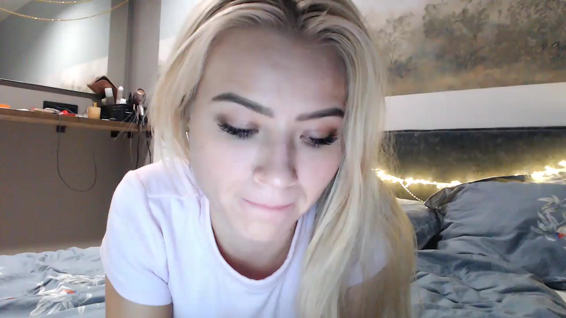Gallery image thumbnail from fiancee's myfreecams stream on, 12/21/2024, 06:00 image 16 of 20