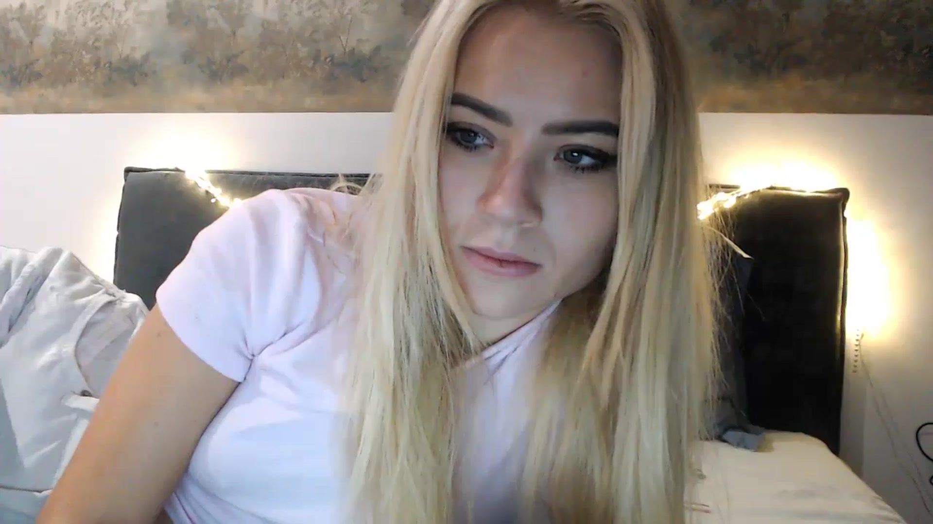Gallery image thumbnail from fiancee's myfreecams stream on, 12/21/2024, 06:00 image 4 of 20