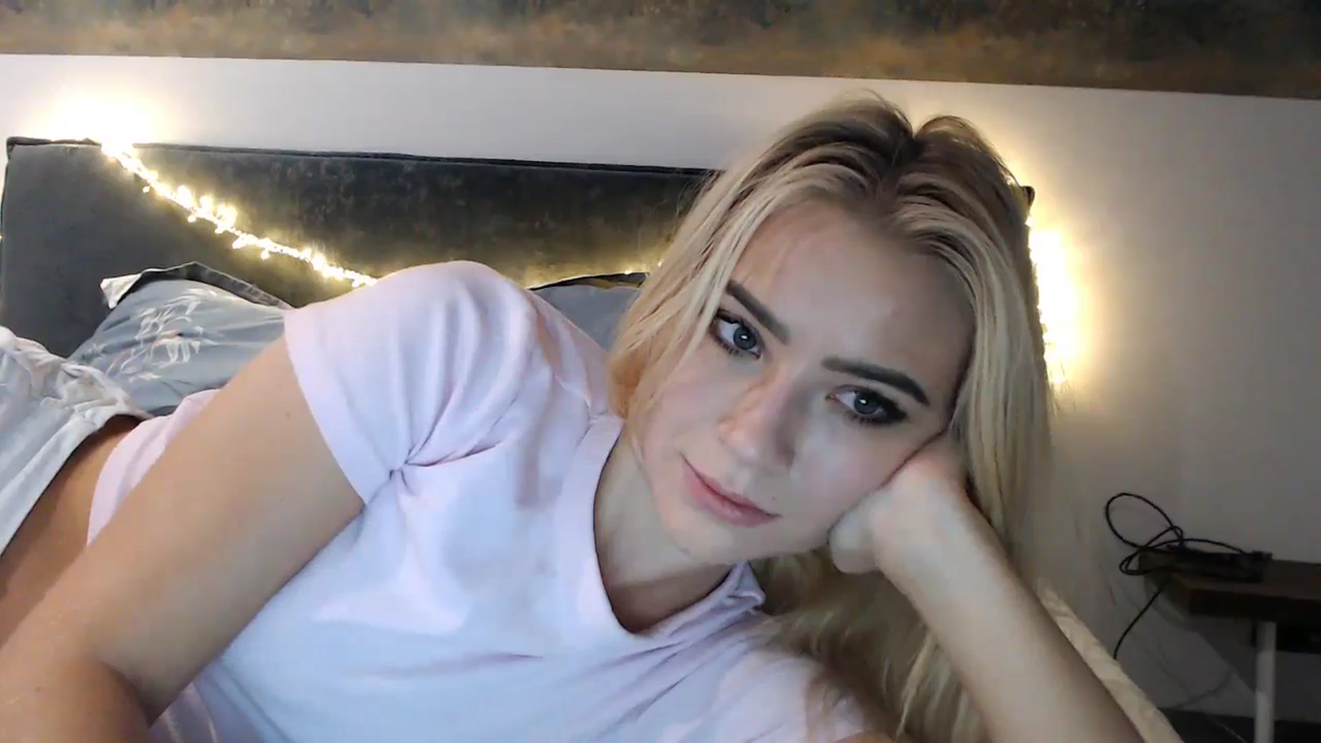 Gallery image thumbnail from fiancee's myfreecams stream on, 12/21/2024, 06:00 image 13 of 20