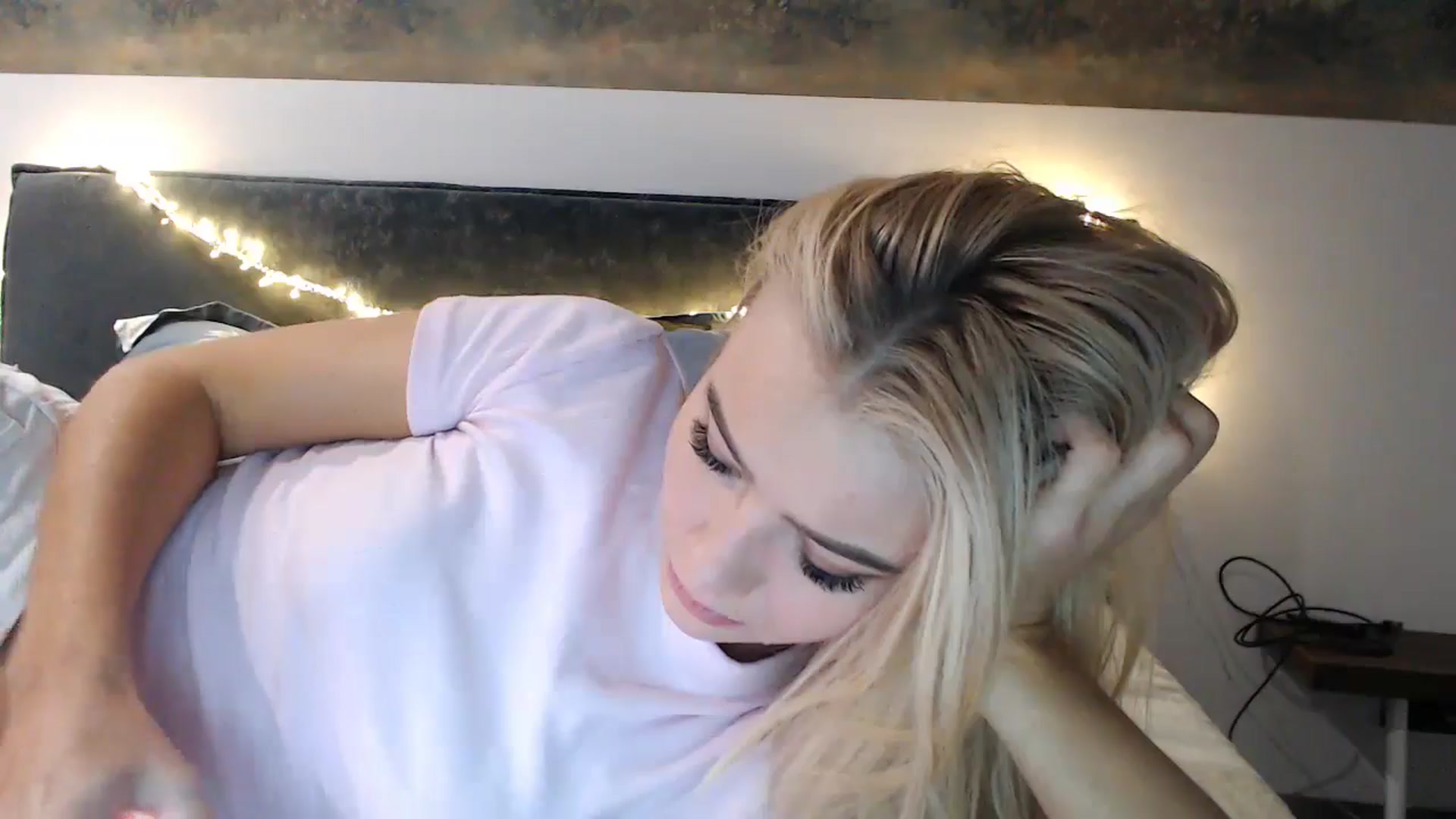 Gallery image thumbnail from fiancee's myfreecams stream on, 12/21/2024, 06:00 image 15 of 20