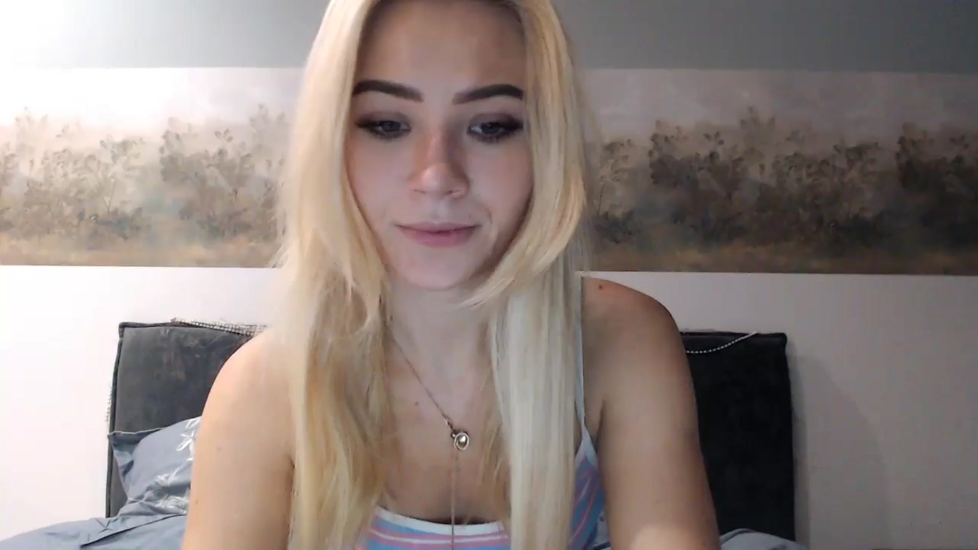 Gallery image thumbnail from fiancee's myfreecams stream on, 12/24/2024, 01:03 image 6 of 20