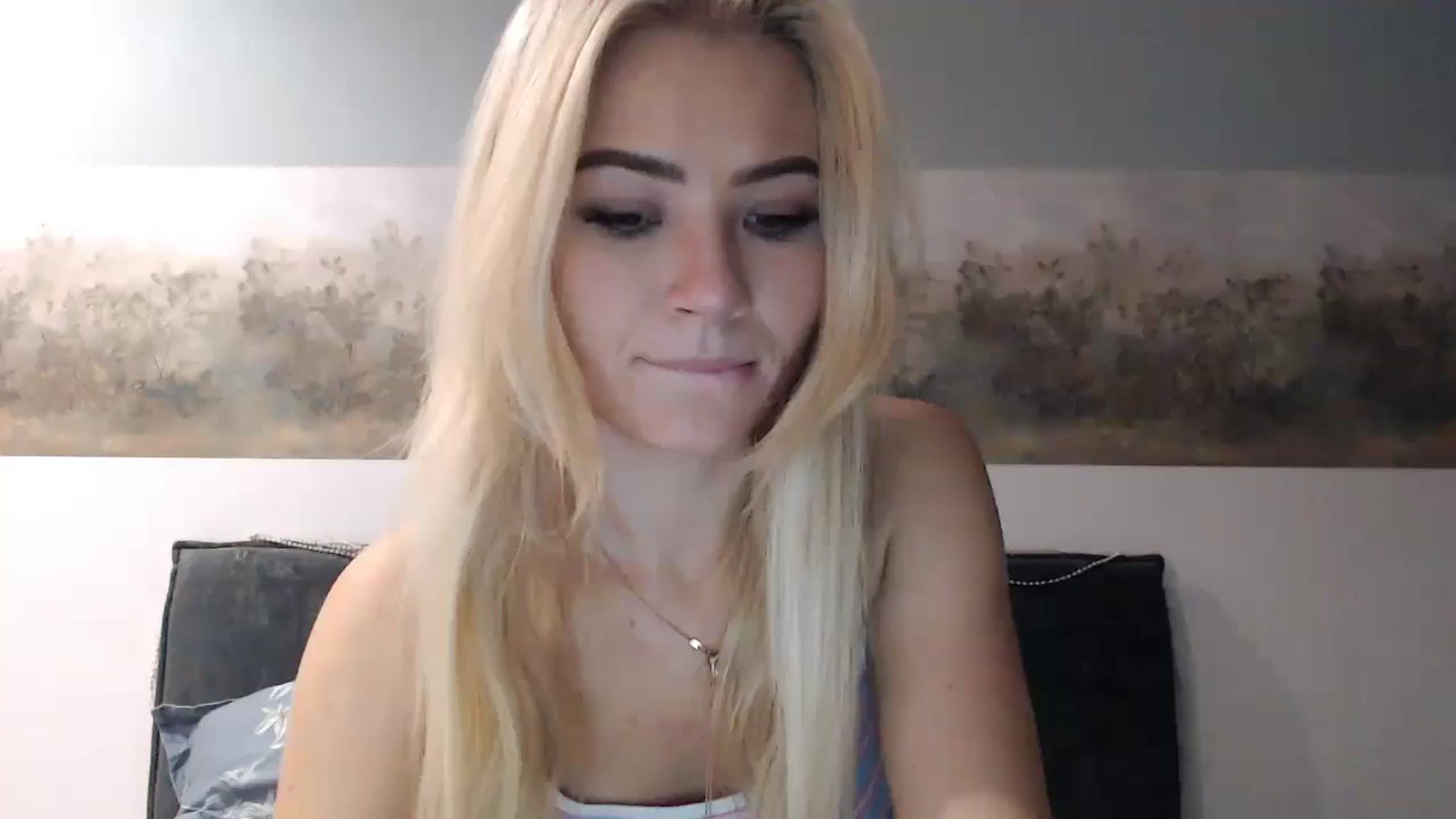 Gallery image thumbnail from fiancee's myfreecams stream on, 12/24/2024, 01:03 image 5 of 20