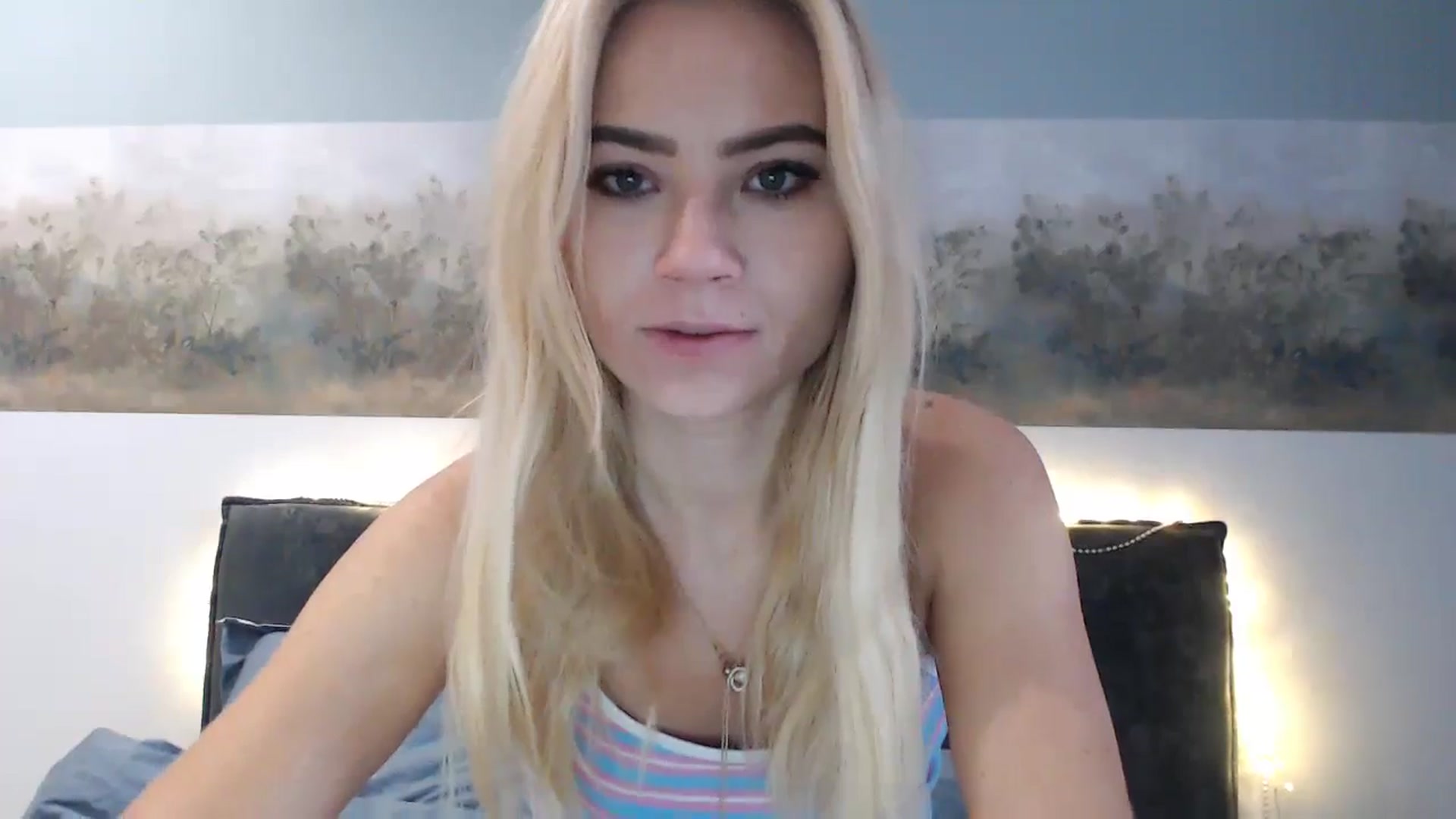Gallery image thumbnail from fiancee's myfreecams stream on, 12/24/2024, 06:52 image 2 of 20
