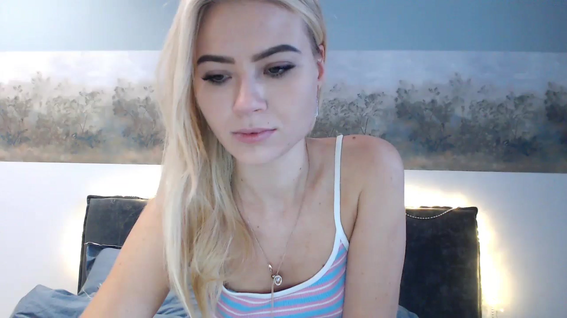 Gallery image thumbnail from fiancee's myfreecams stream on, 12/24/2024, 06:52 image 7 of 20