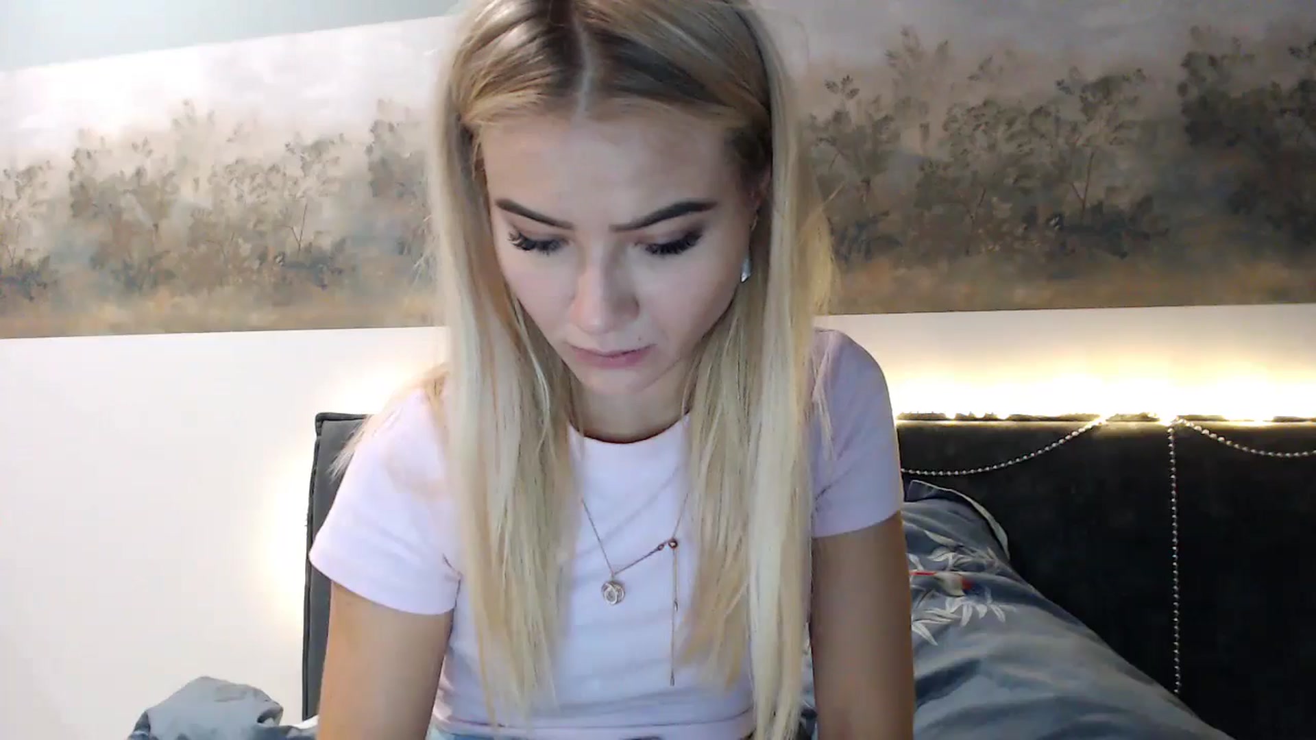 Gallery image thumbnail from fiancee's myfreecams stream on, 12/25/2024, 05:49 image 8 of 20