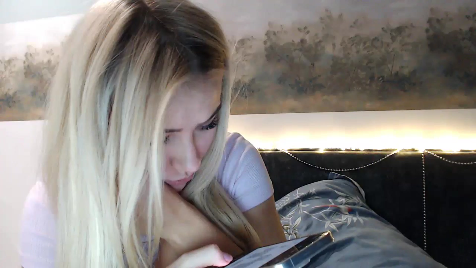 Gallery image thumbnail from fiancee's myfreecams stream on, 12/25/2024, 05:49 image 5 of 20