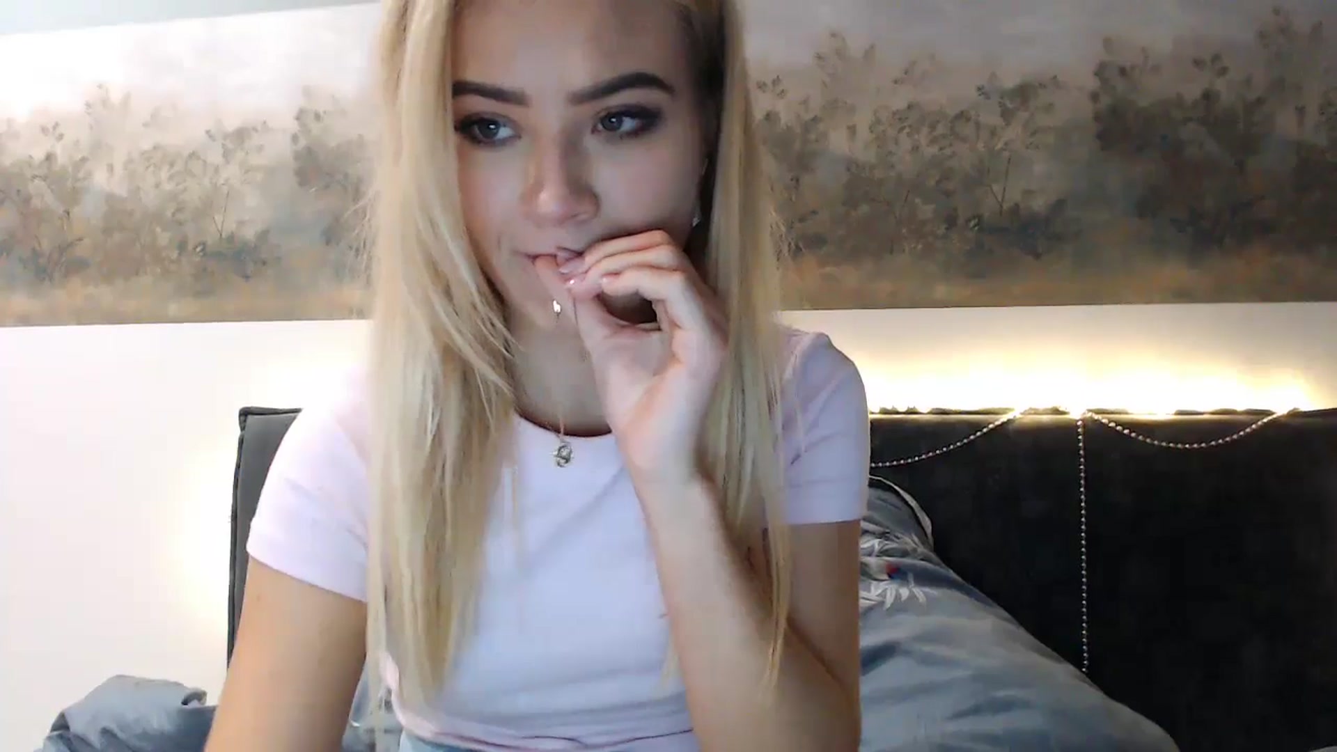 Gallery image thumbnail from fiancee's myfreecams stream on, 12/25/2024, 05:49 image 3 of 20