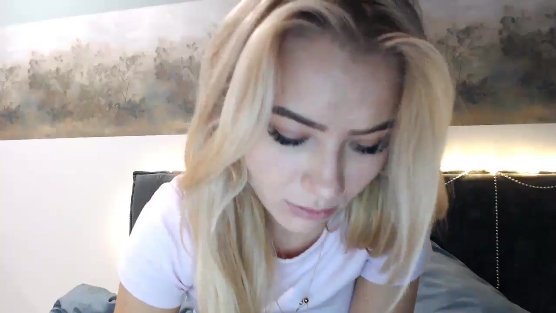 Gallery image thumbnail from fiancee's myfreecams stream on, 12/25/2024, 05:49 image 11 of 20